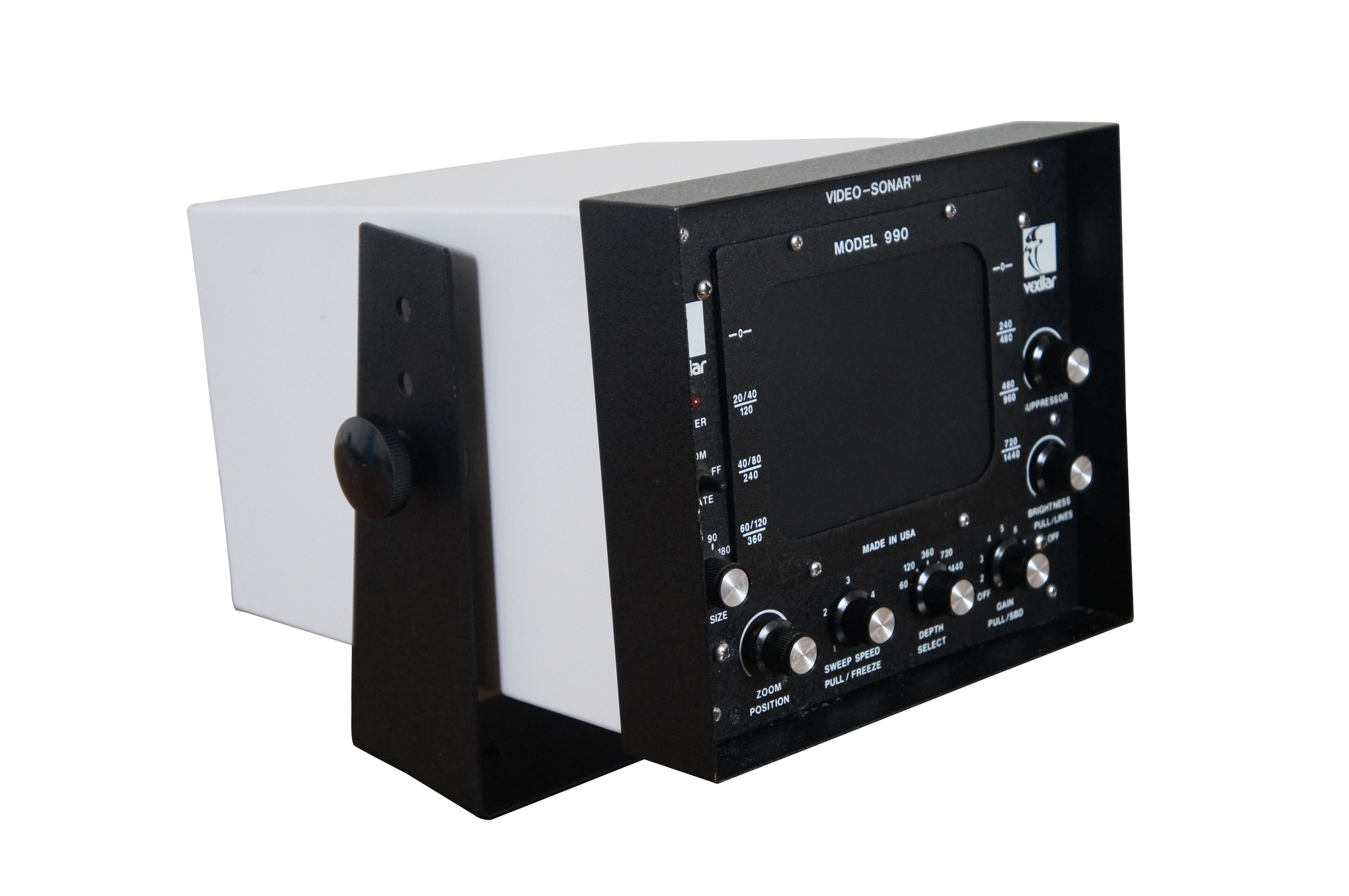 Rare sonar vidéo Vexilar modèle 990X datant des années 1970. Numéro de série 90430. Fabriqué par BH Electronics pour Vexilar Inc.  Le 990 était le modèle supérieur, après le 330 et le 660.

