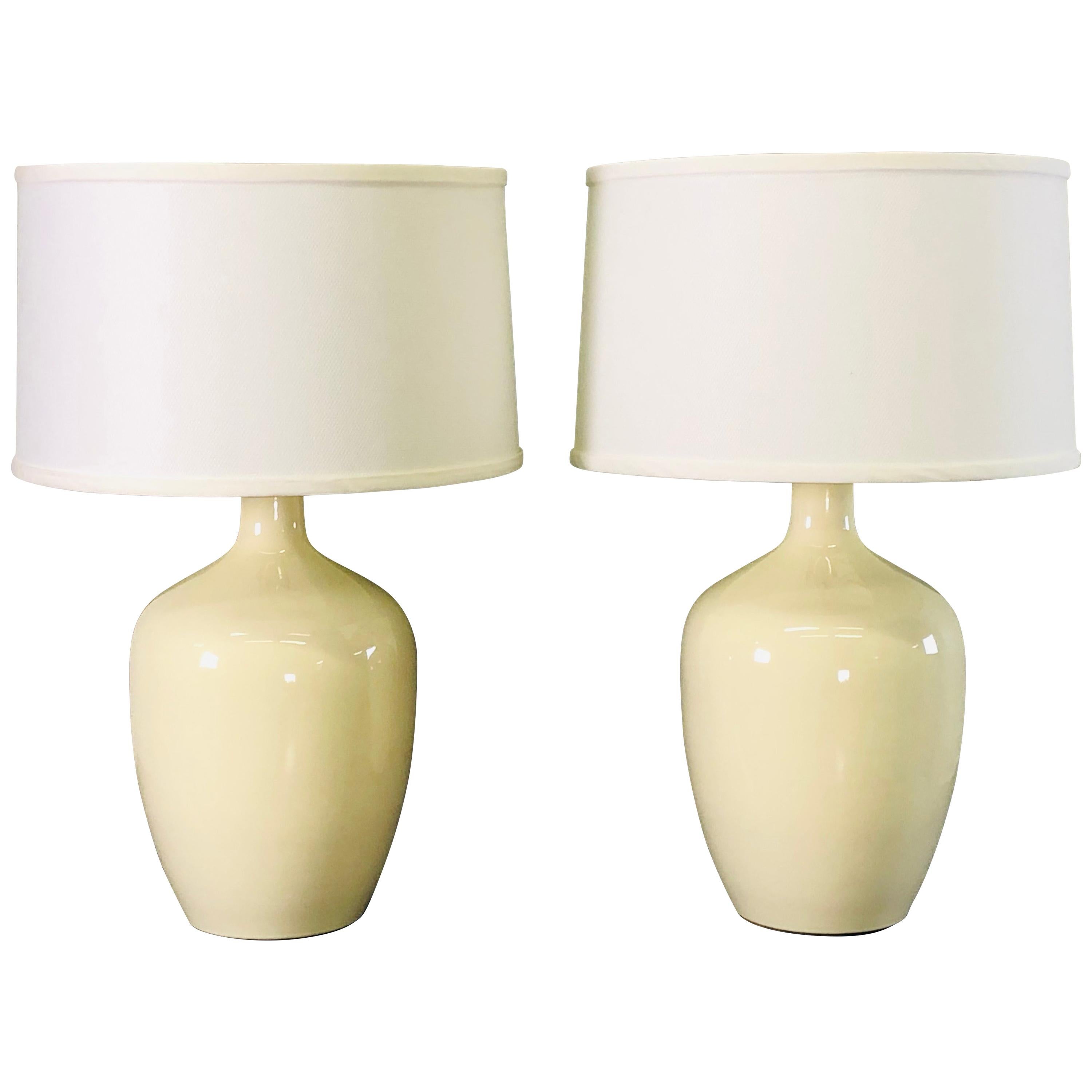 Vintage 1970s White Haeger Ceramic Lamps, Pair For Sale