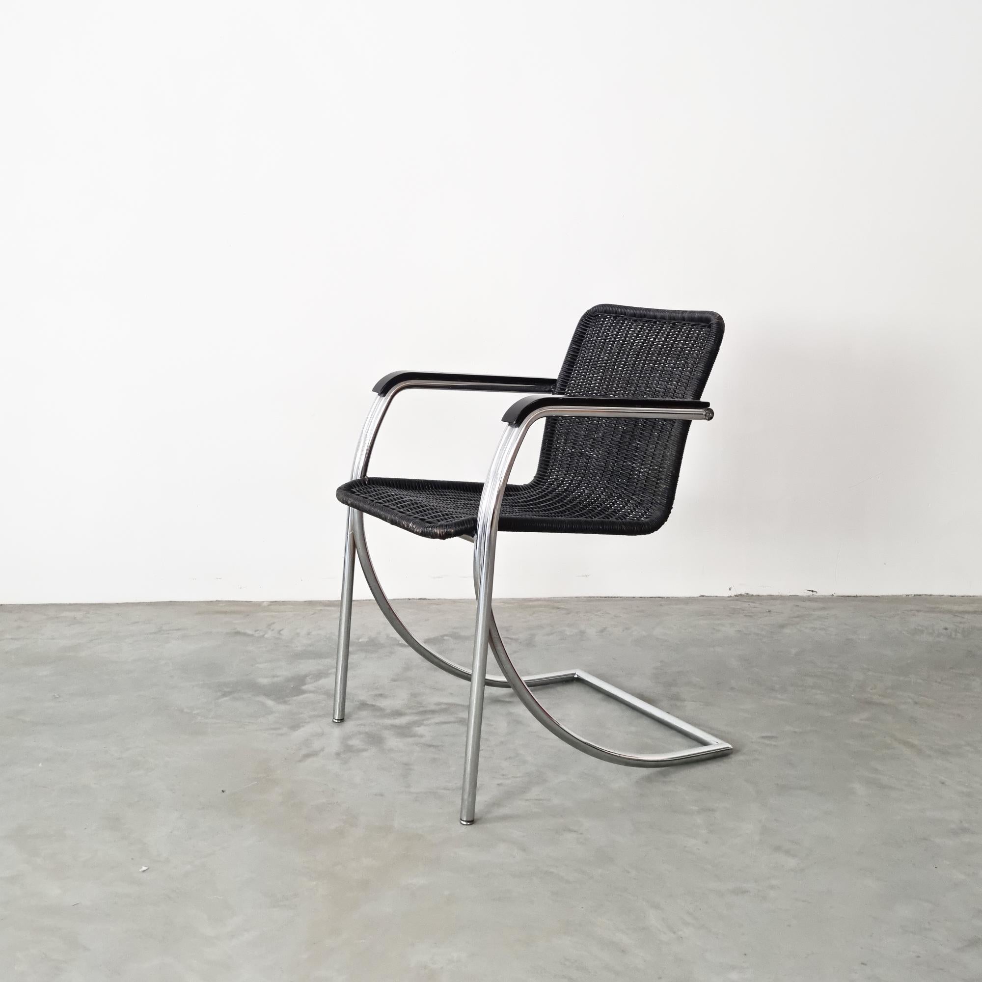 Vintage 1970s Wicker Armchair with Chrome Tubular Frame In Good Condition For Sale In Hilversum, NL