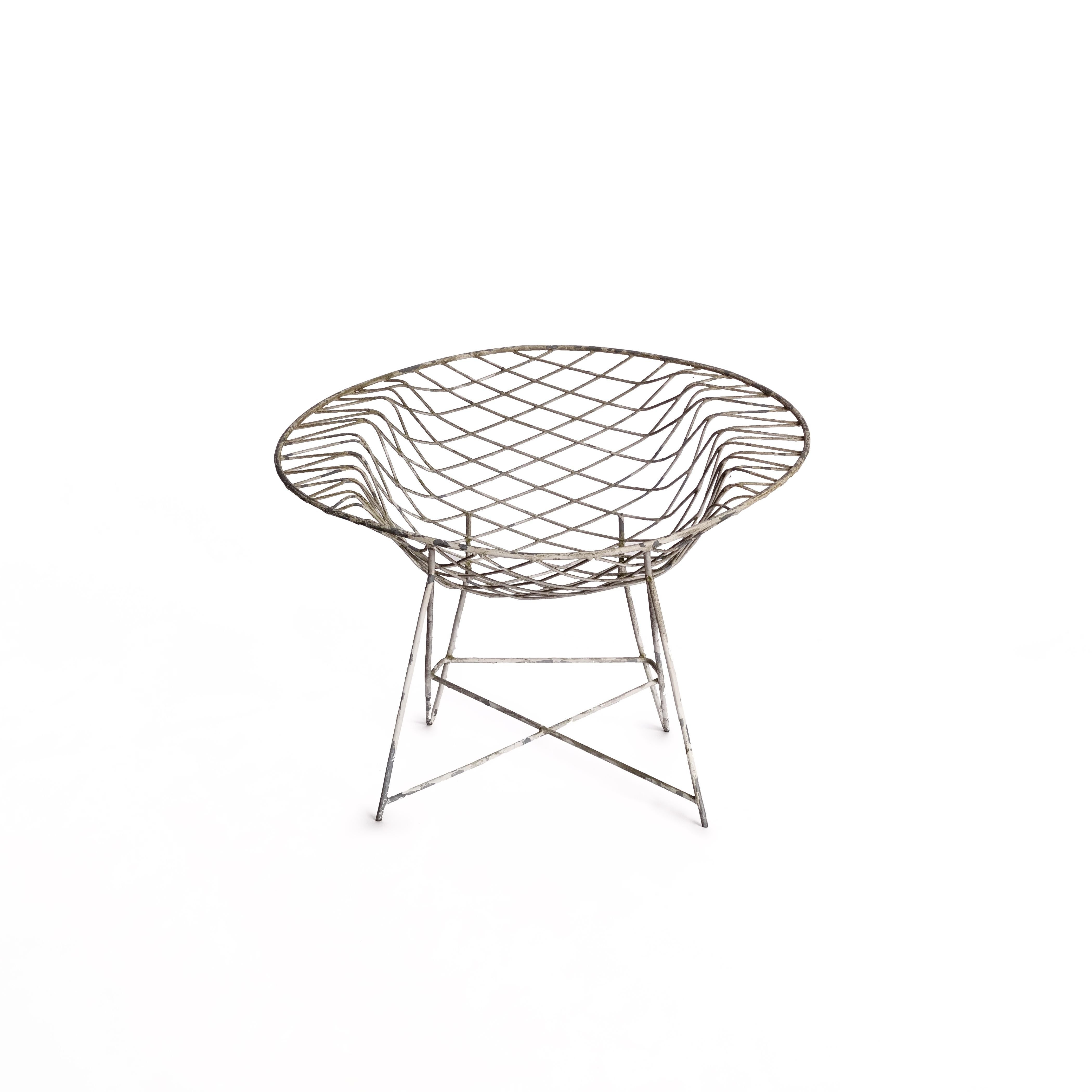 Mid-Century Modern Vintage 1970s wire arm chair with beautiful patina For Sale