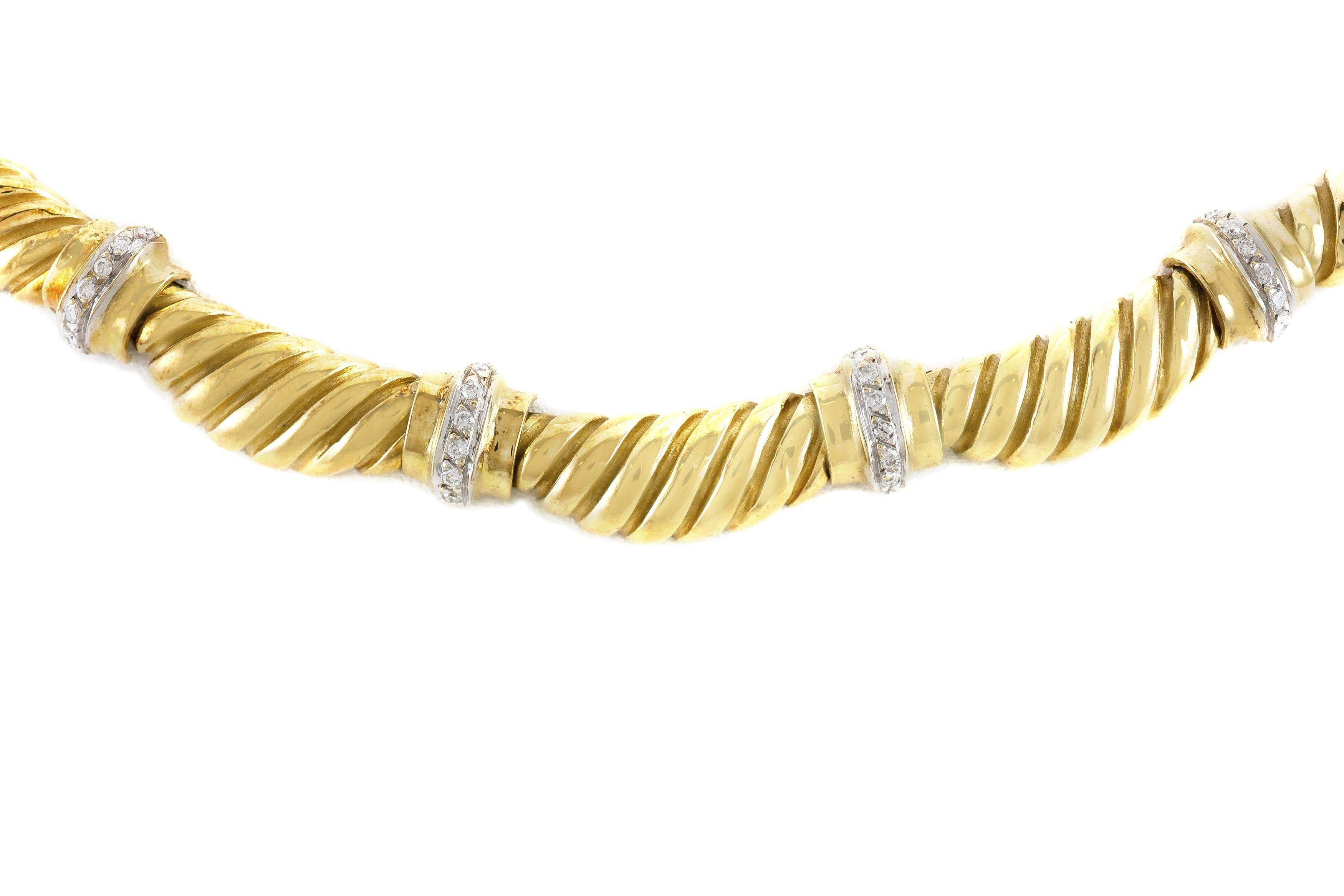 Taglio rotondo Vintage 1970s Yellow Gold Choker Necklace with Diamonds in vendita