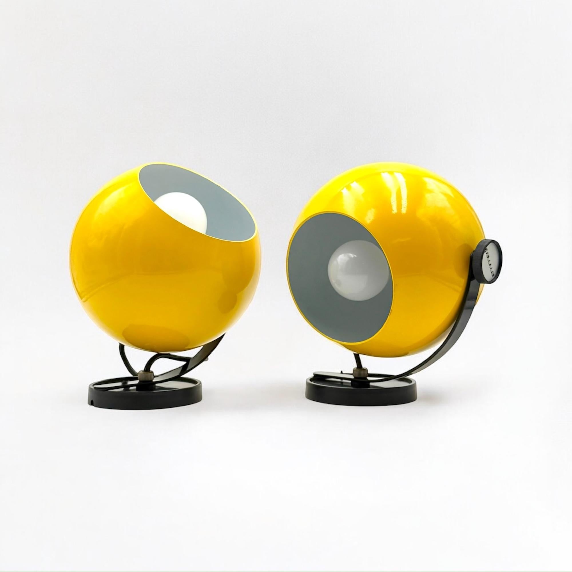 Vintage 1970s Yellow Wall Lamps by Emmedi, Diseño Italiano Nuevo Viejo Stock Era espacial en venta