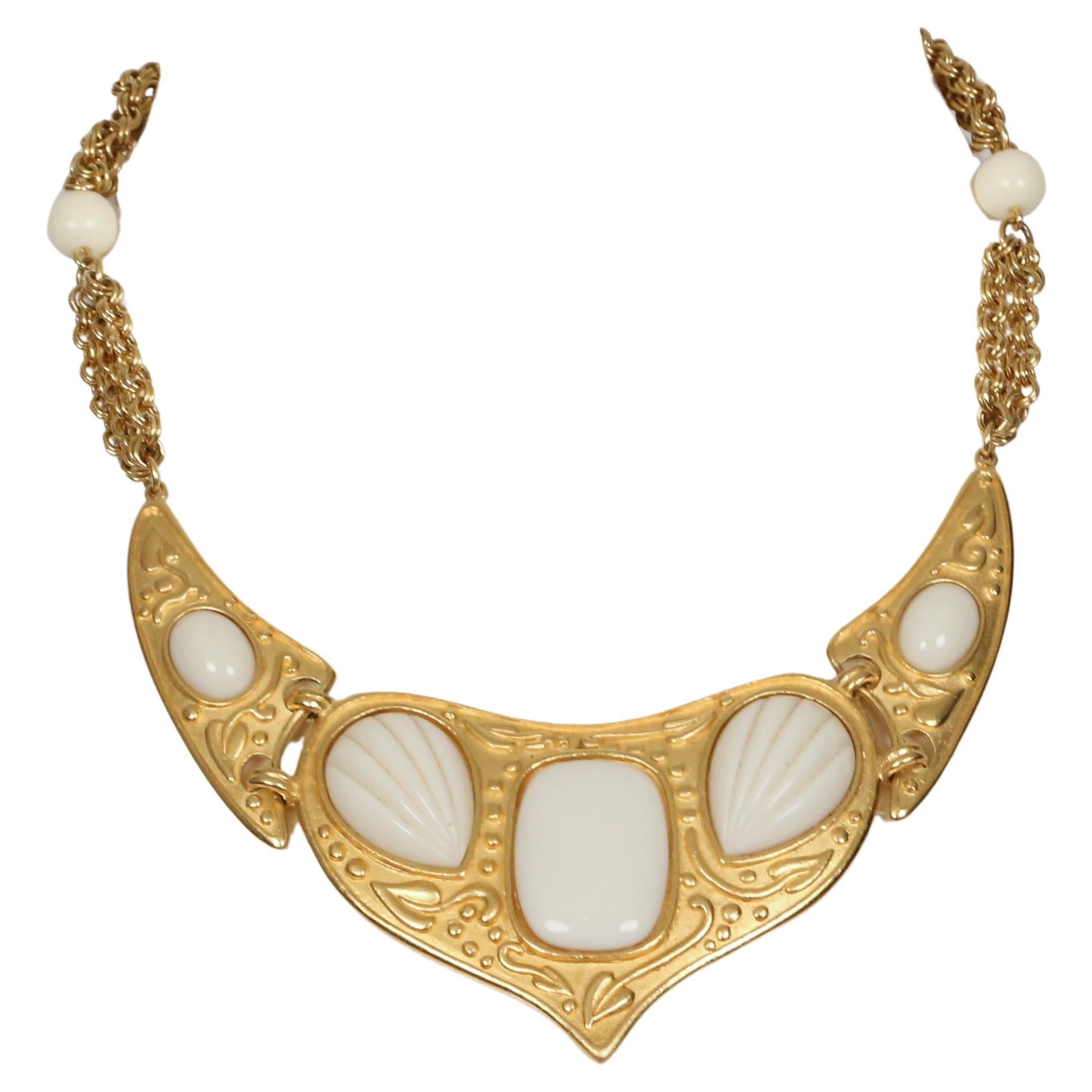 YVES SAINT LAURENT Collier doré vintage en fausse résine ivoire, années 1970 Bon état - En vente à San Fransisco, CA