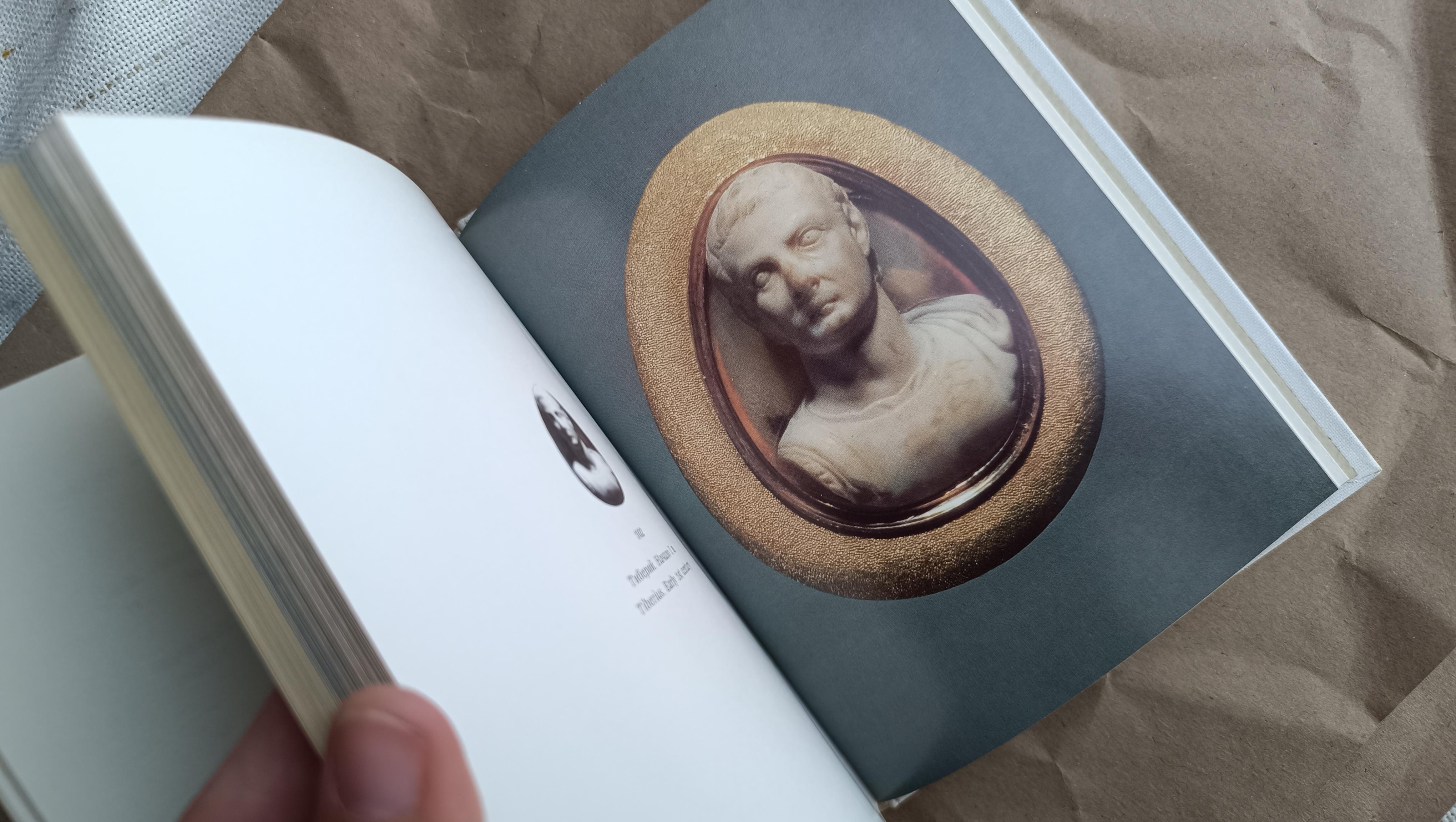 Vintage 1971 Libro dei cammei antichi - Collezione del Museo dell'Hermitage Libro d'arte russa in vendita 5