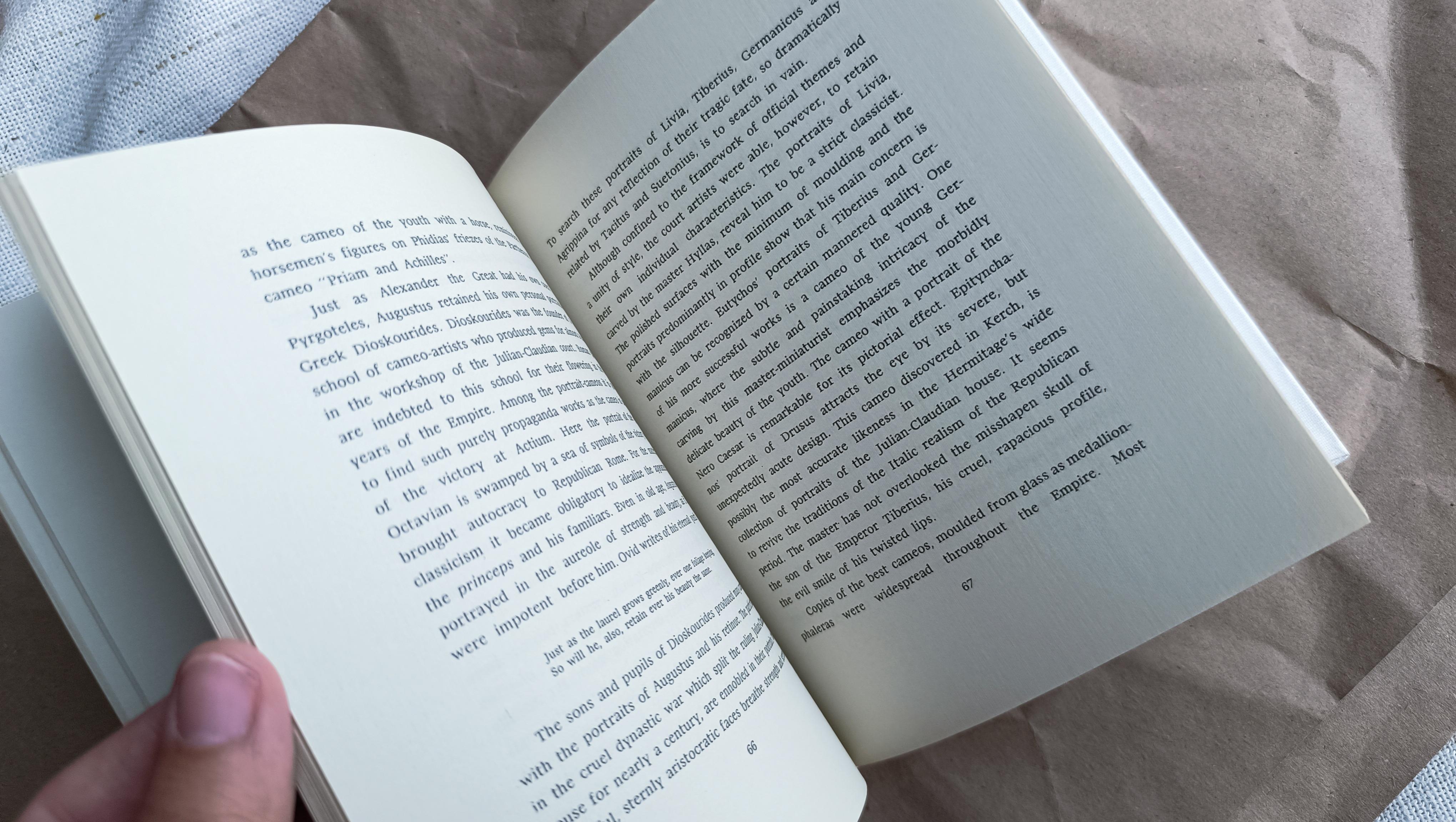 Vintage 1971 Libro dei cammei antichi - Collezione del Museo dell'Hermitage Libro d'arte russa in vendita 9