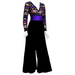 Vintage 1971 Pierre Balmain Haute Couture Perlenbesetzter blauer Samt Jumpsuit und Jacke