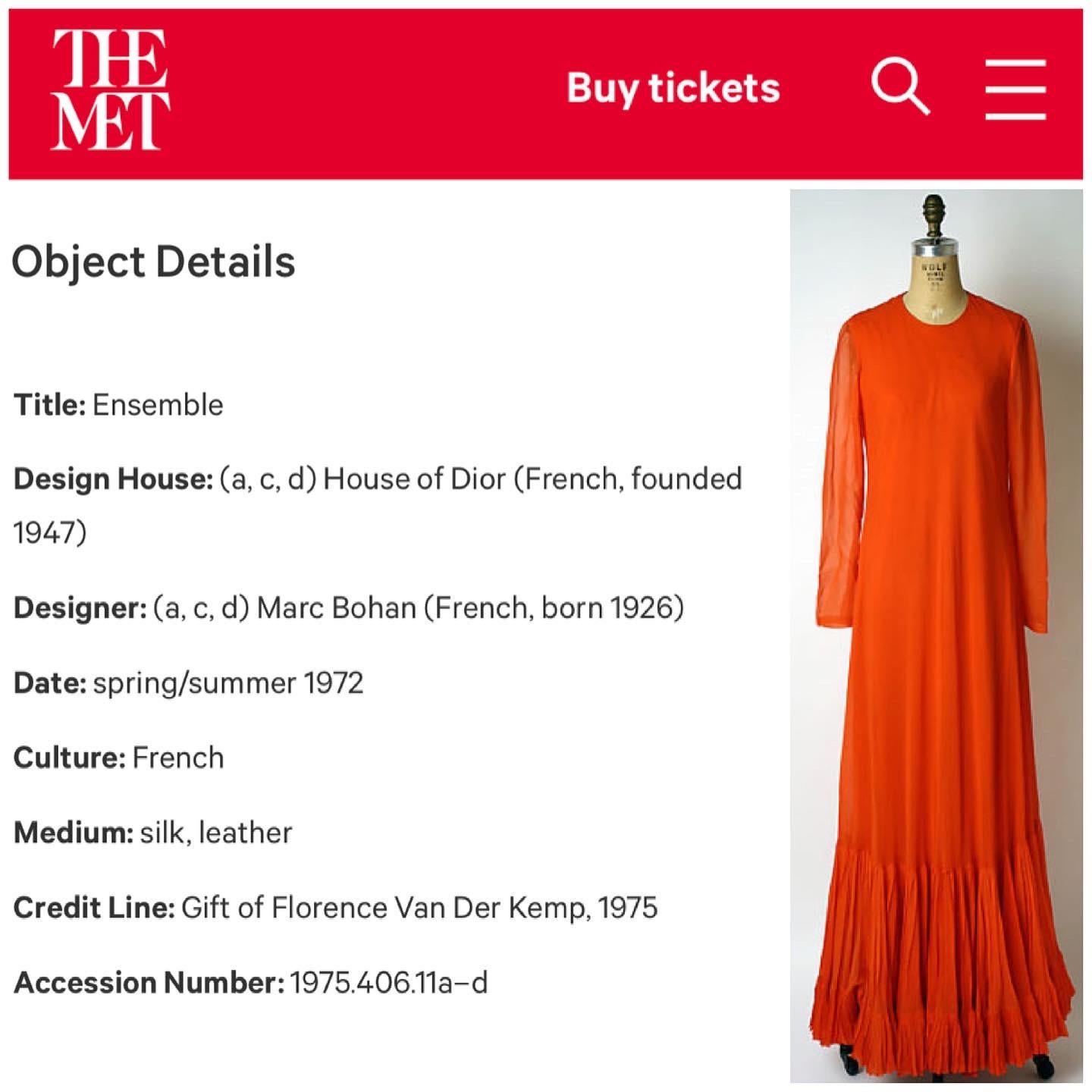 Vintage 1972 Christian Dior Couture Vestido y capa de gasa de seda plisada rojo anaranjado 13