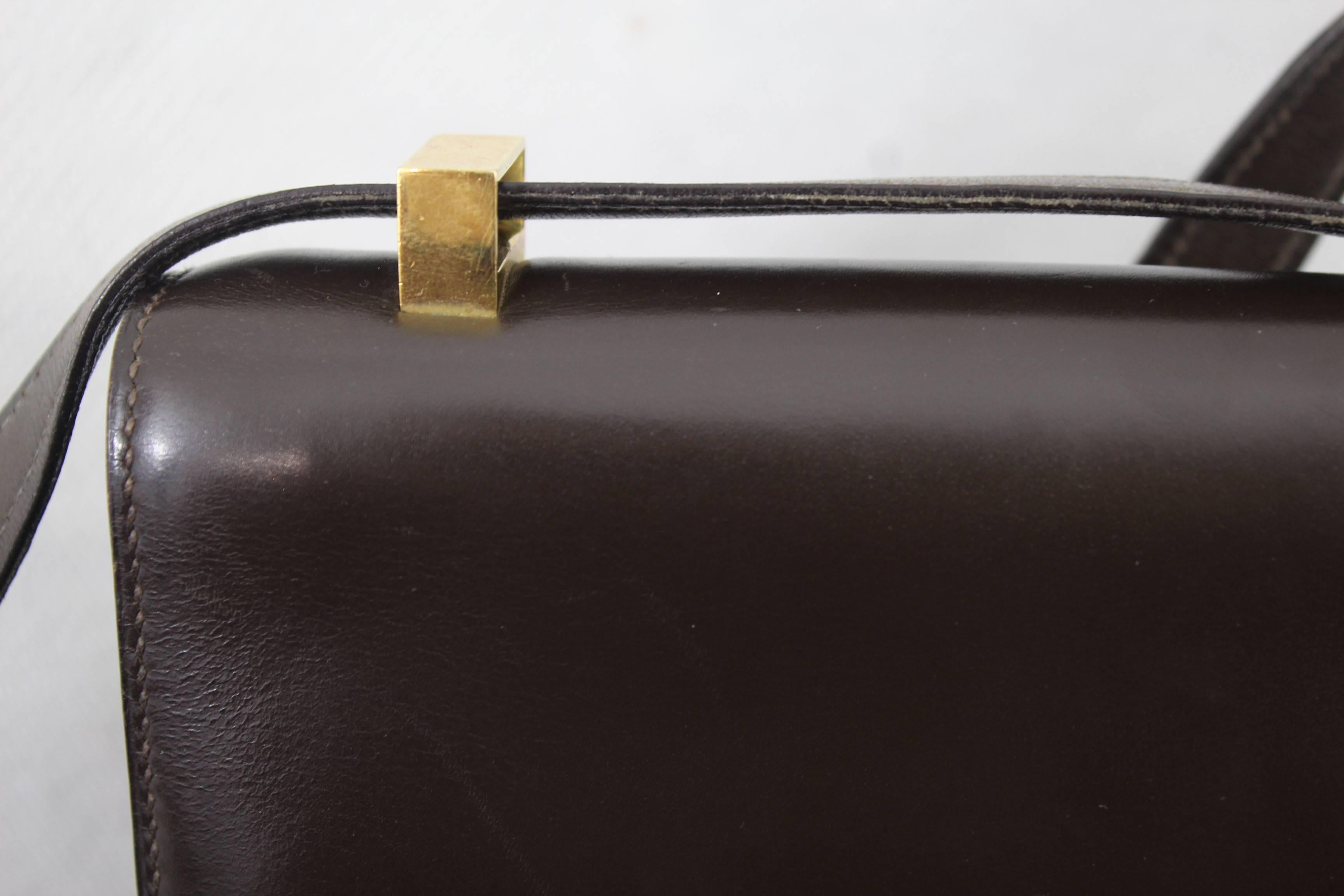 Nice vintage Hermes Constance bag in brown box leathe.

Vintage bag in good vintage coondition, leather not cracked. Soome signs of wear in the hardware.

Bag fom 1972 ( letter B in a circle)

Size 9x6.5 inches

