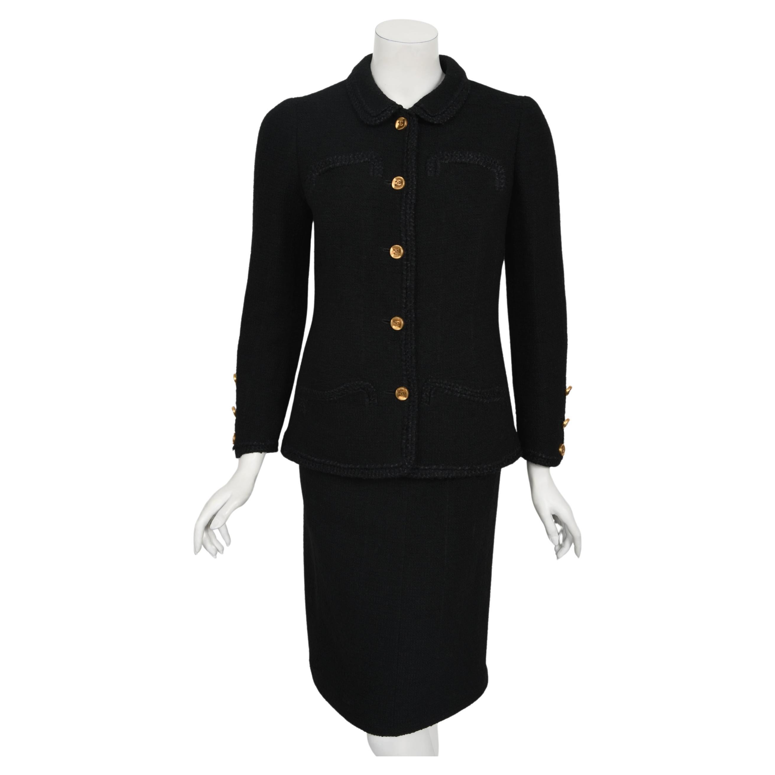 Vintage 1973 Chanel Haute Couture Black Boucle Wool Logo Buttons Jacket Suit 