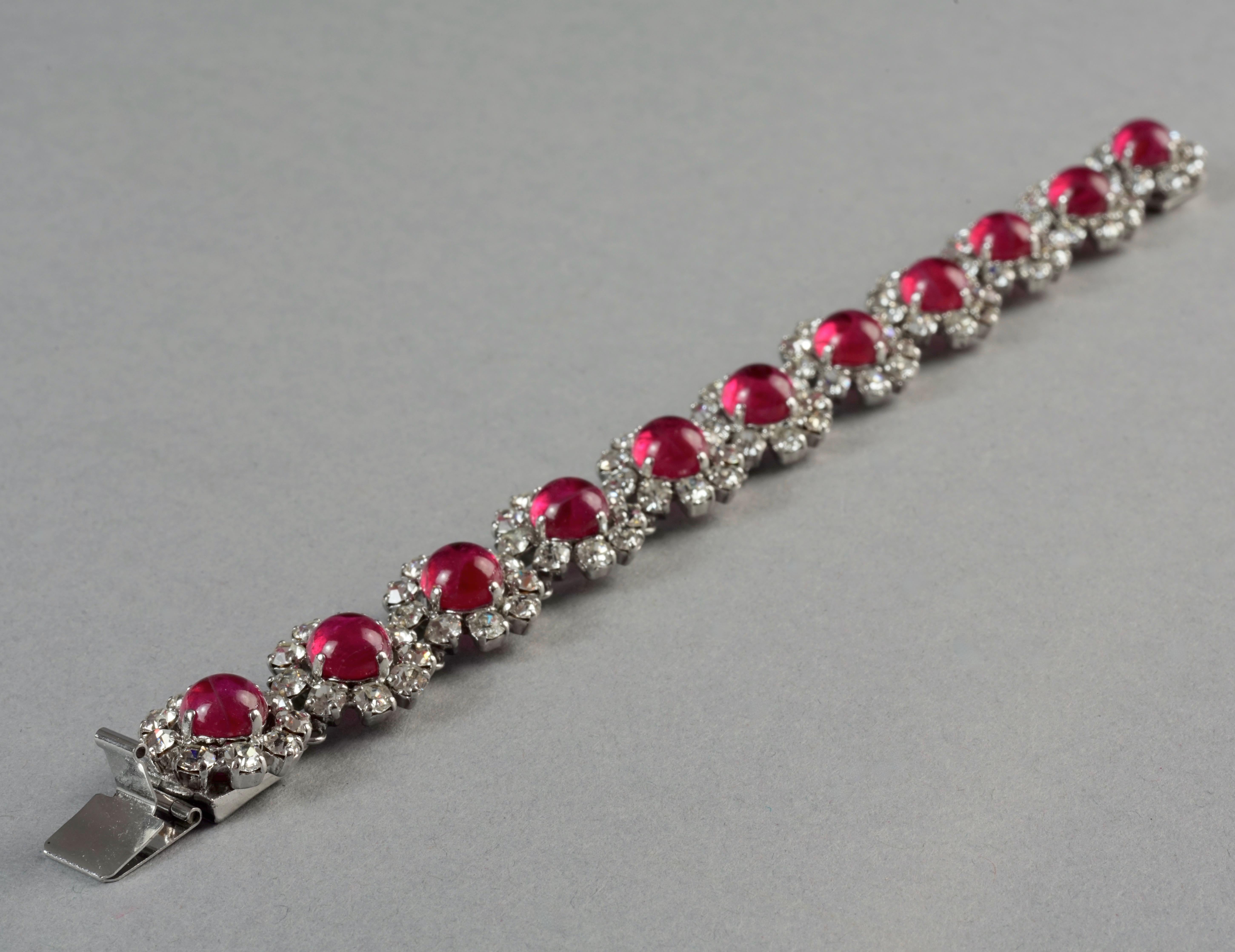 Vintage 1973 CHRISTIAN DIOR Red Glass Cabochon Rhinestone Bracelet In Excellent Condition In Kingersheim, Alsace