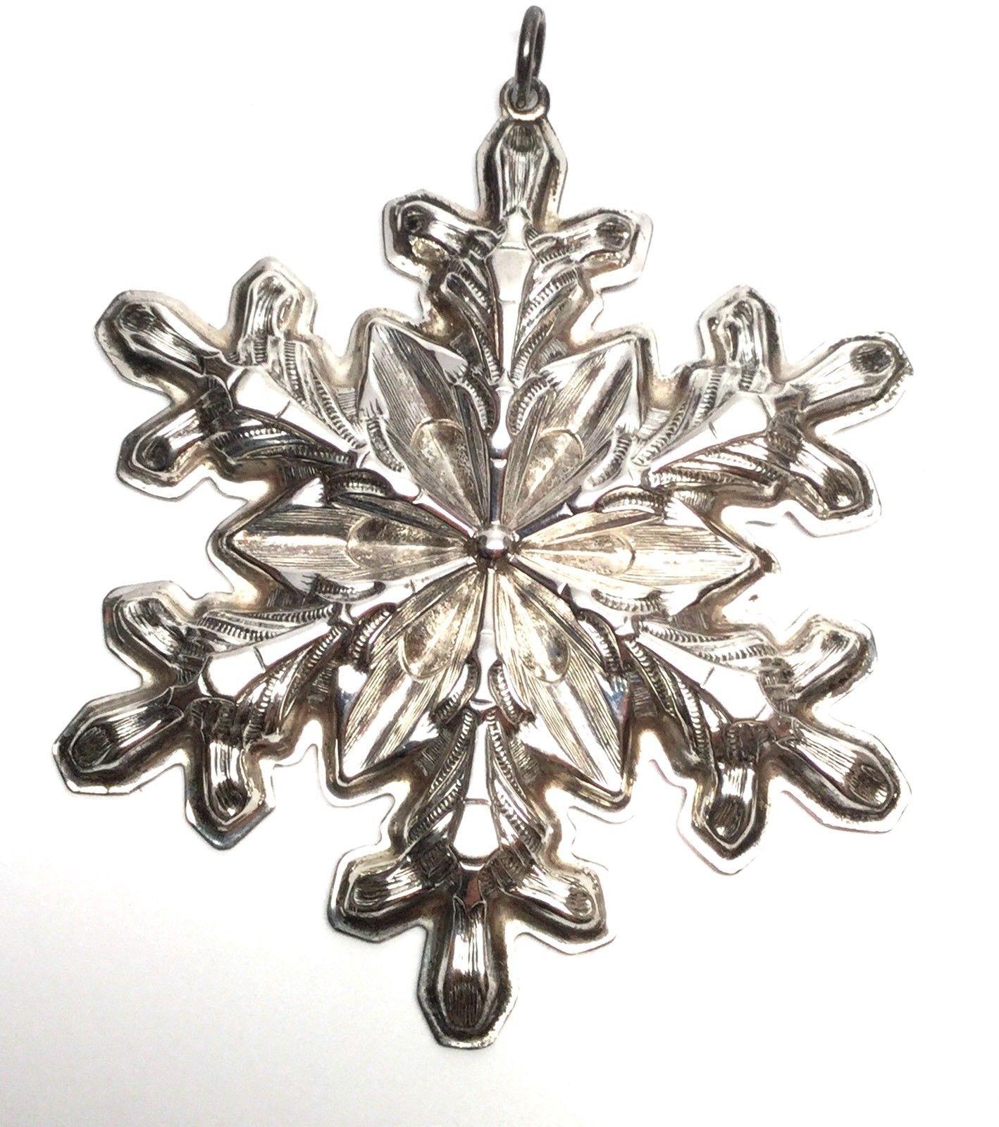 Vintage 1973 Gorham Sterling Silver Two Snowflake Christmas Ornaments In Good Condition In Washington Depot, CT
