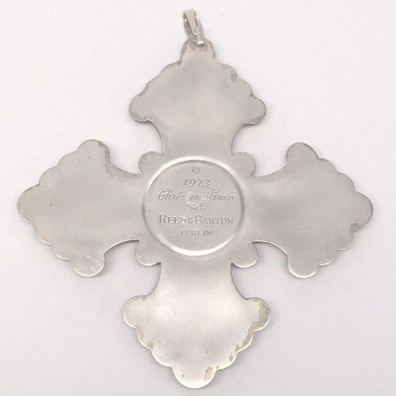 Vintage 1973 Reed & Barton Sterling Silver Christmas Cross Ornament In Good Condition In Washington Depot, CT