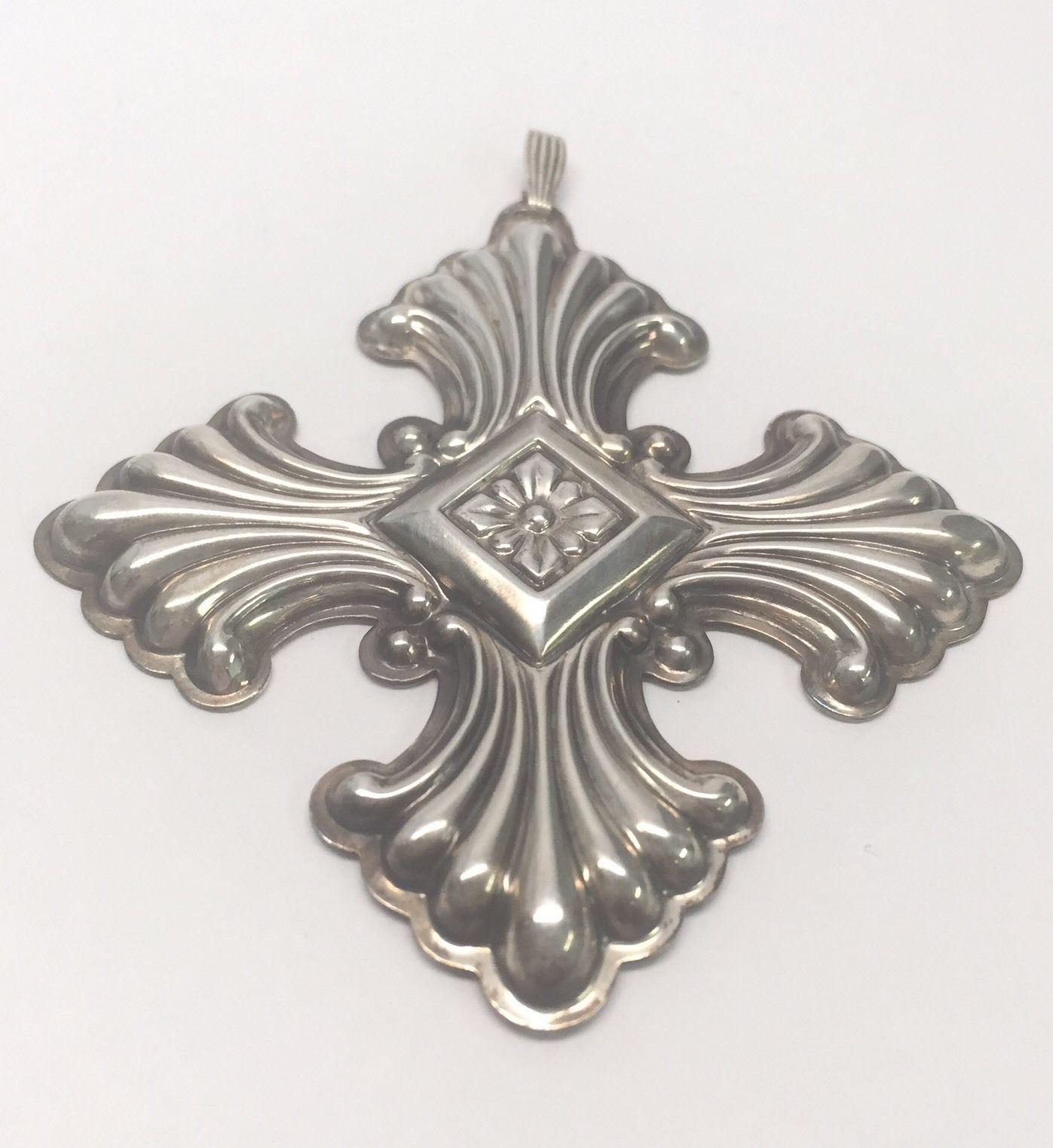 Late 20th Century Vintage 1973 Reed & Barton Sterling Silver Christmas Cross Ornament