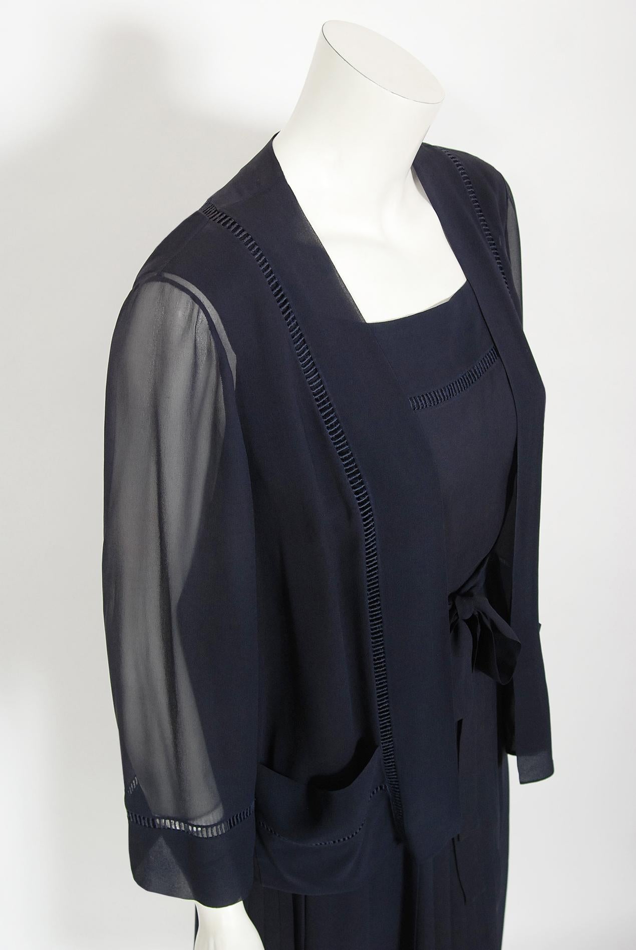 Vintage 1974 Christian Dior Haute Couture Documented Navy Pleated Silk Dress Set In Good Condition In Beverly Hills, CA