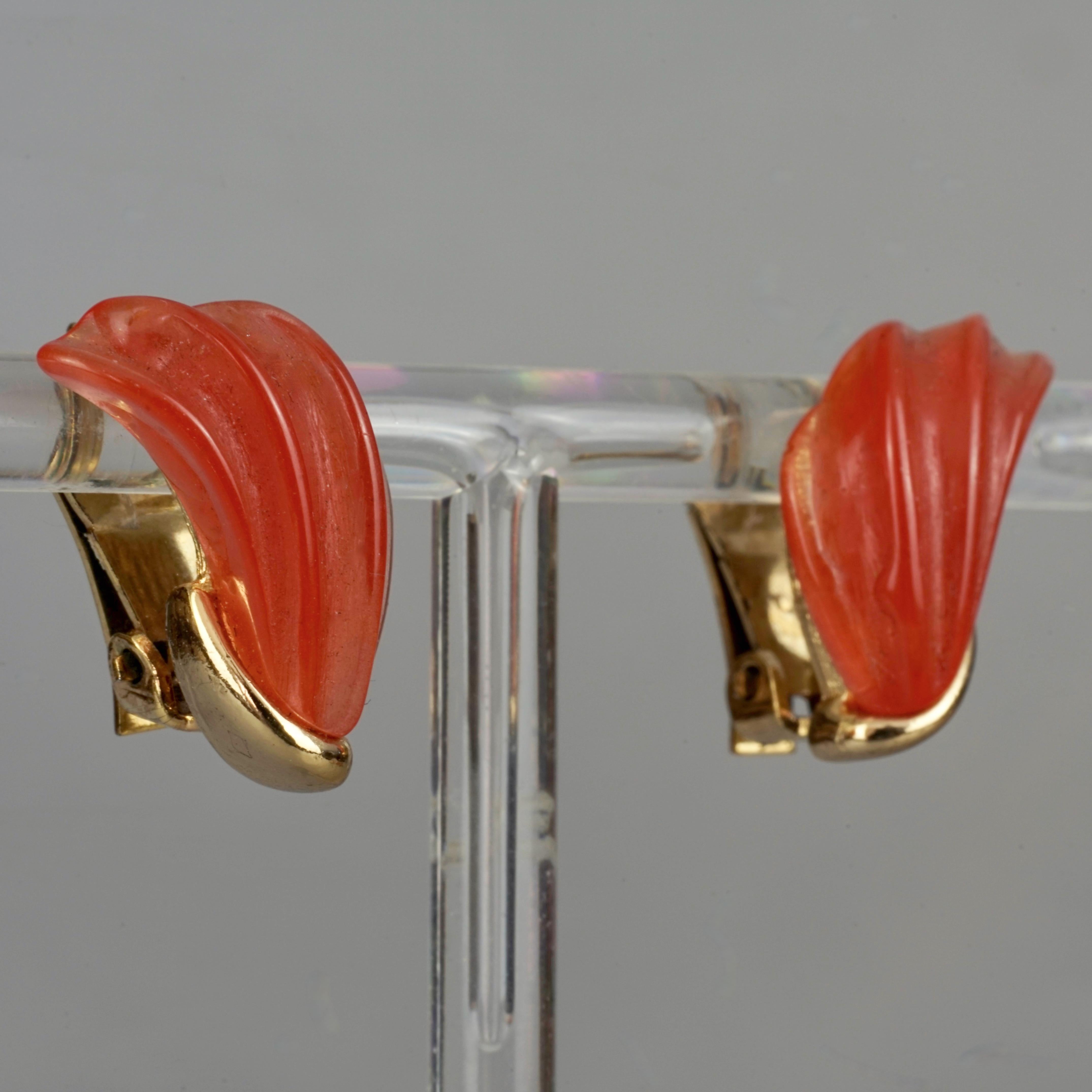 Vintage 1974 CHRISTIAN DIOR Orange Lucite Earrings In Excellent Condition For Sale In Kingersheim, Alsace