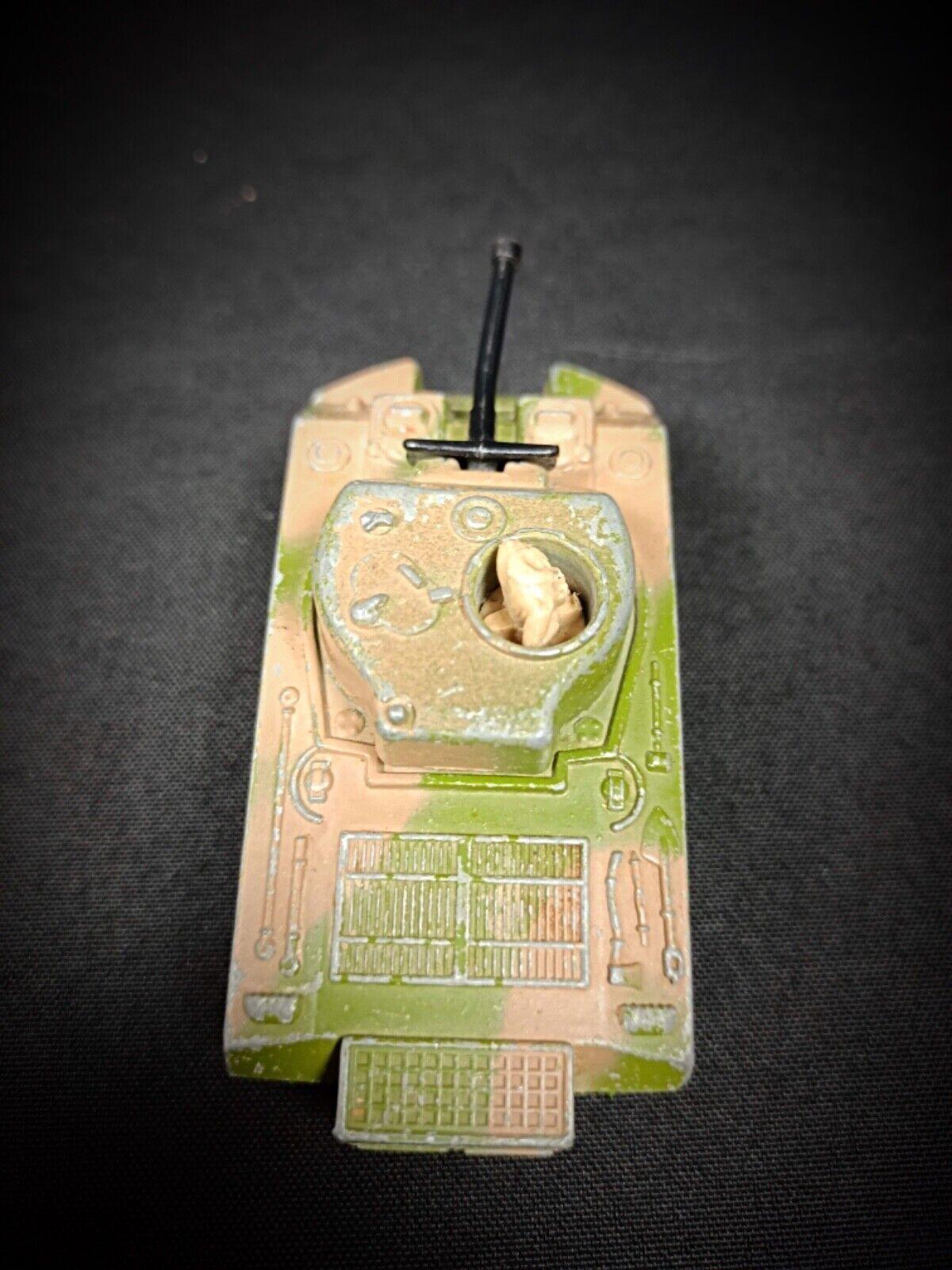 Vintage 1974 Matchbox Sherman Tank by Lesney - Battle Kings Series - 2Y194 In Good Condition For Sale In Bordeaux, FR