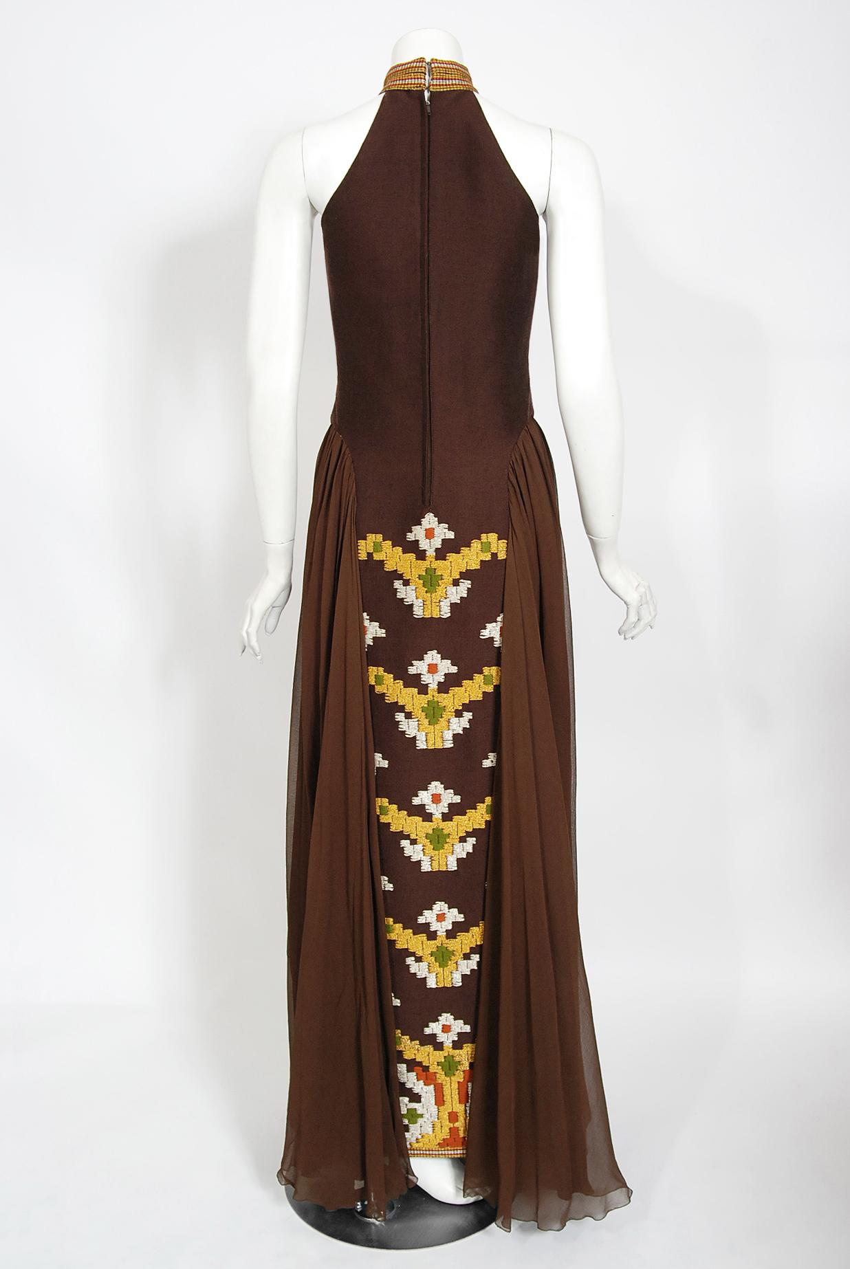 Bata de gasa de lana bordada documentada Vintage 1974 Nikos-Takis Greek Couture 6