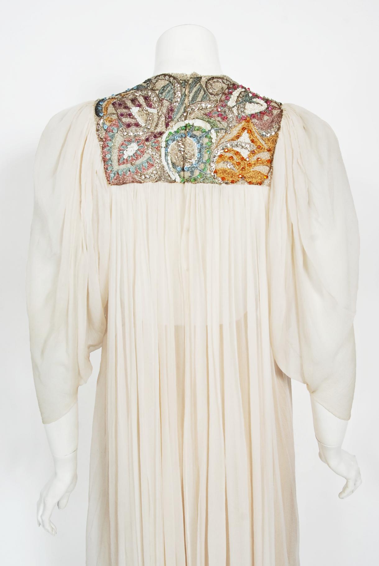 1970's Madame Grès Haute Couture Perlen bestickt Elfenbein schiere Seide Brautkleid im Angebot 9