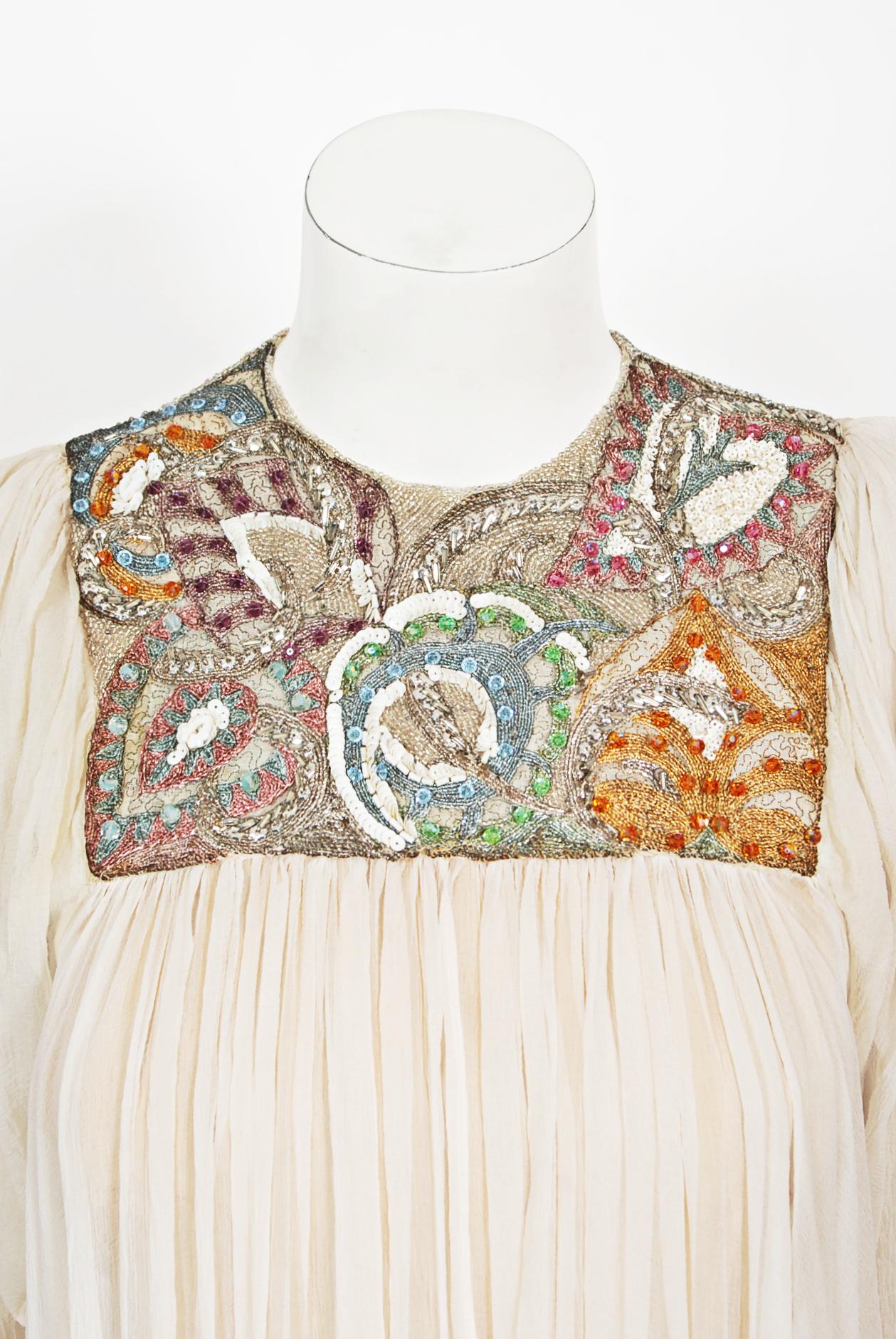 1970 - Madame Grès Haute Couture Robe de mariée en soie diaphane ivoire brodée de perles Bon état - En vente à Beverly Hills, CA