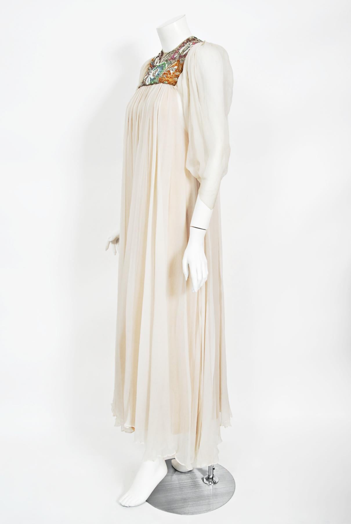 1970's Madame Grès Haute Couture Perlen bestickt Elfenbein schiere Seide Brautkleid Damen im Angebot