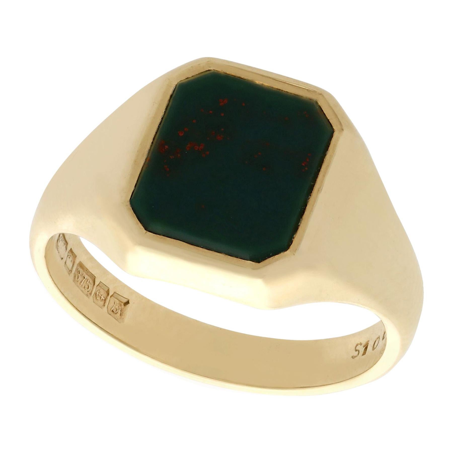 Vintage 1976 Bloodstone and Yellow Gold Signet Ring