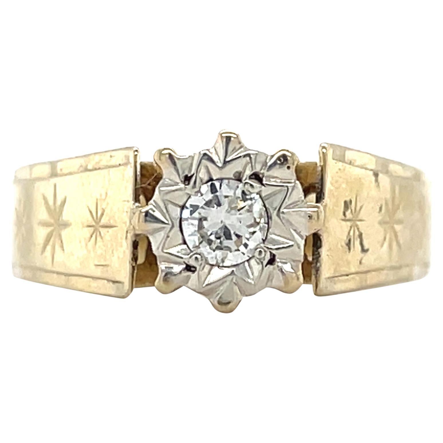 Vintage 1976 London Star Solitaire Diamond Ring, 9 Karat Yellow 
White Gold im Angebot