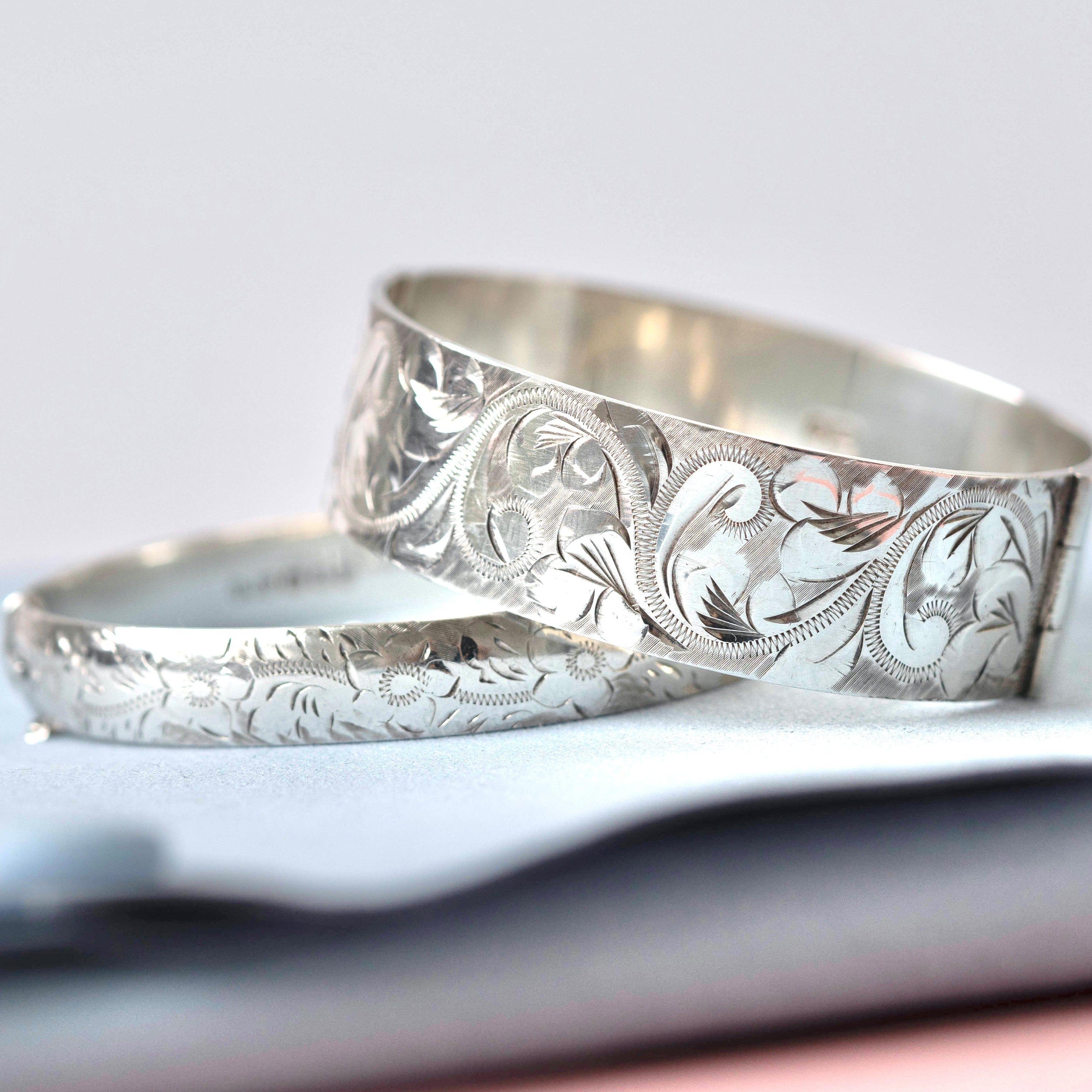 Vintage 1976 Silver Engraved Wide Bangle Bracelet In Good Condition For Sale In London, GB