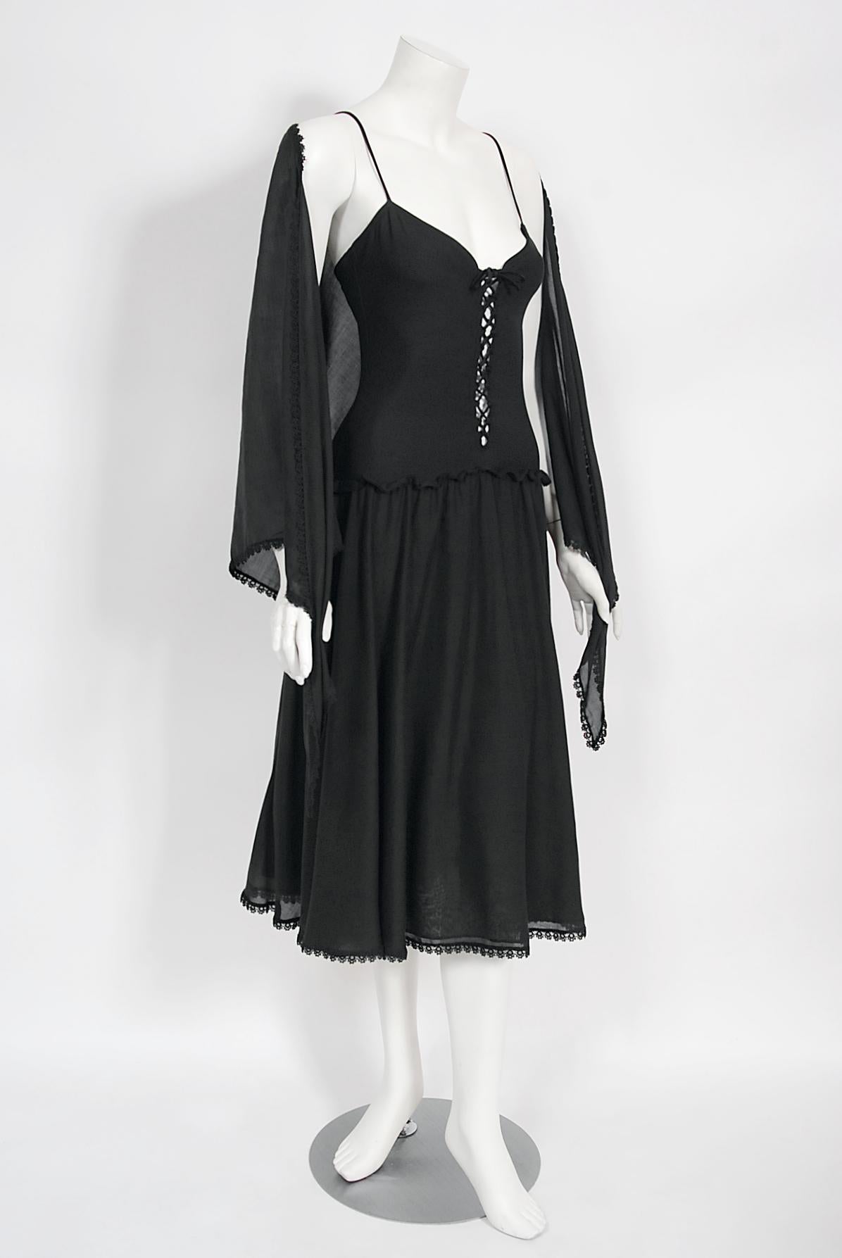 Vintage 1977 Sant Angelo Documented Black Jersey Lace-Up Bodysuit Dress & Shawl In Good Condition For Sale In Beverly Hills, CA