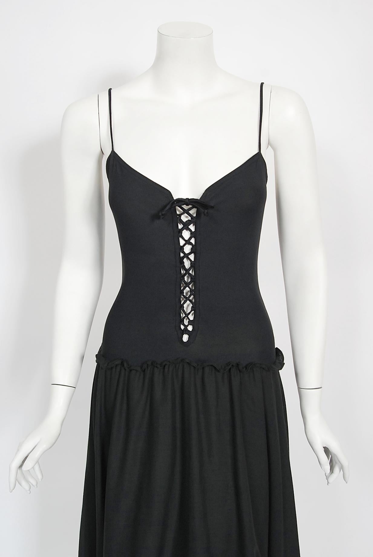 1977 Giorgio Sant Angelo Documentado Vestido y chal con encaje de punto negro en venta 1