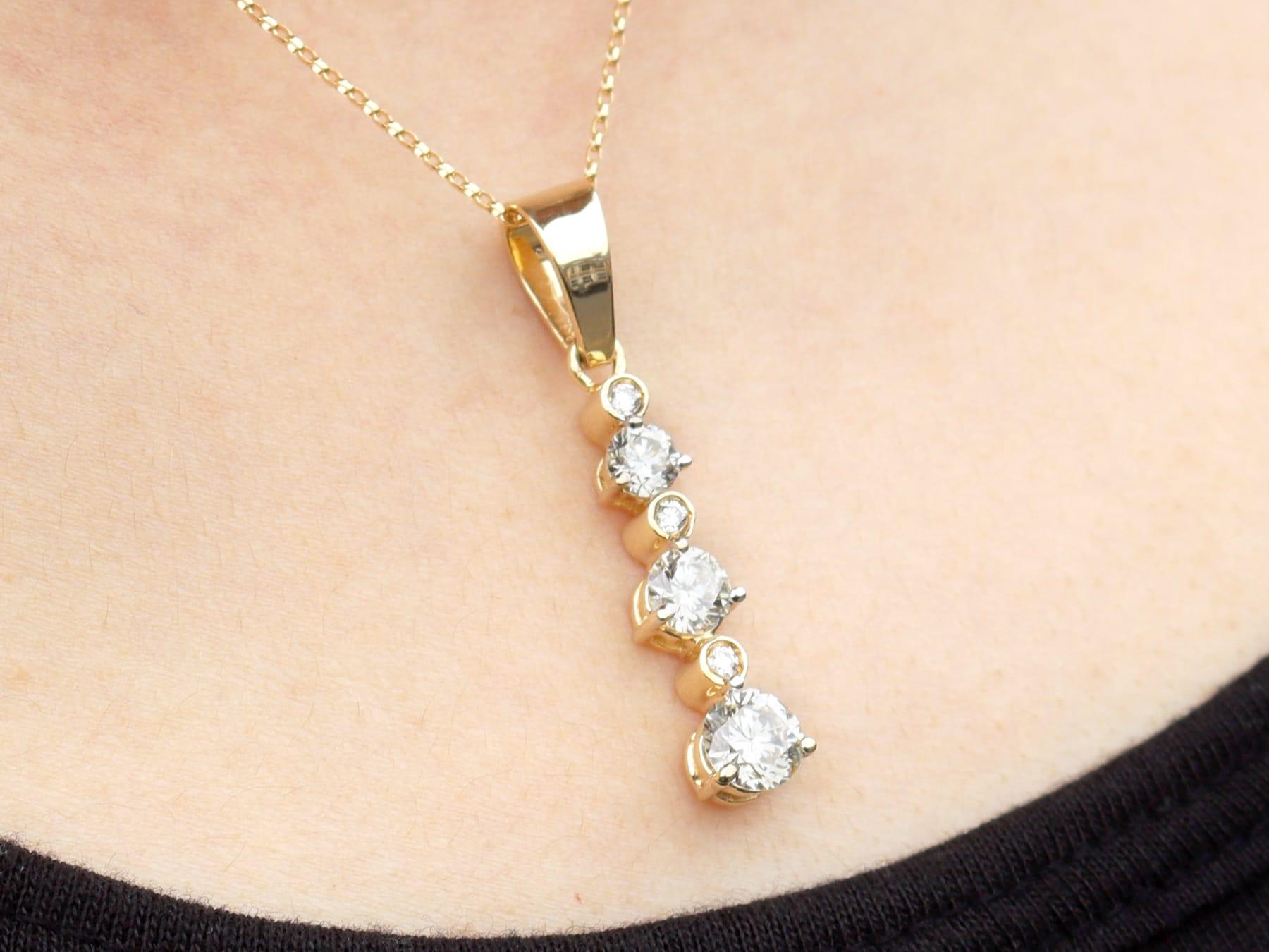 Vintage 90s 1.98 Carat Diamond and 14k Yellow Gold Pendant For Sale 3