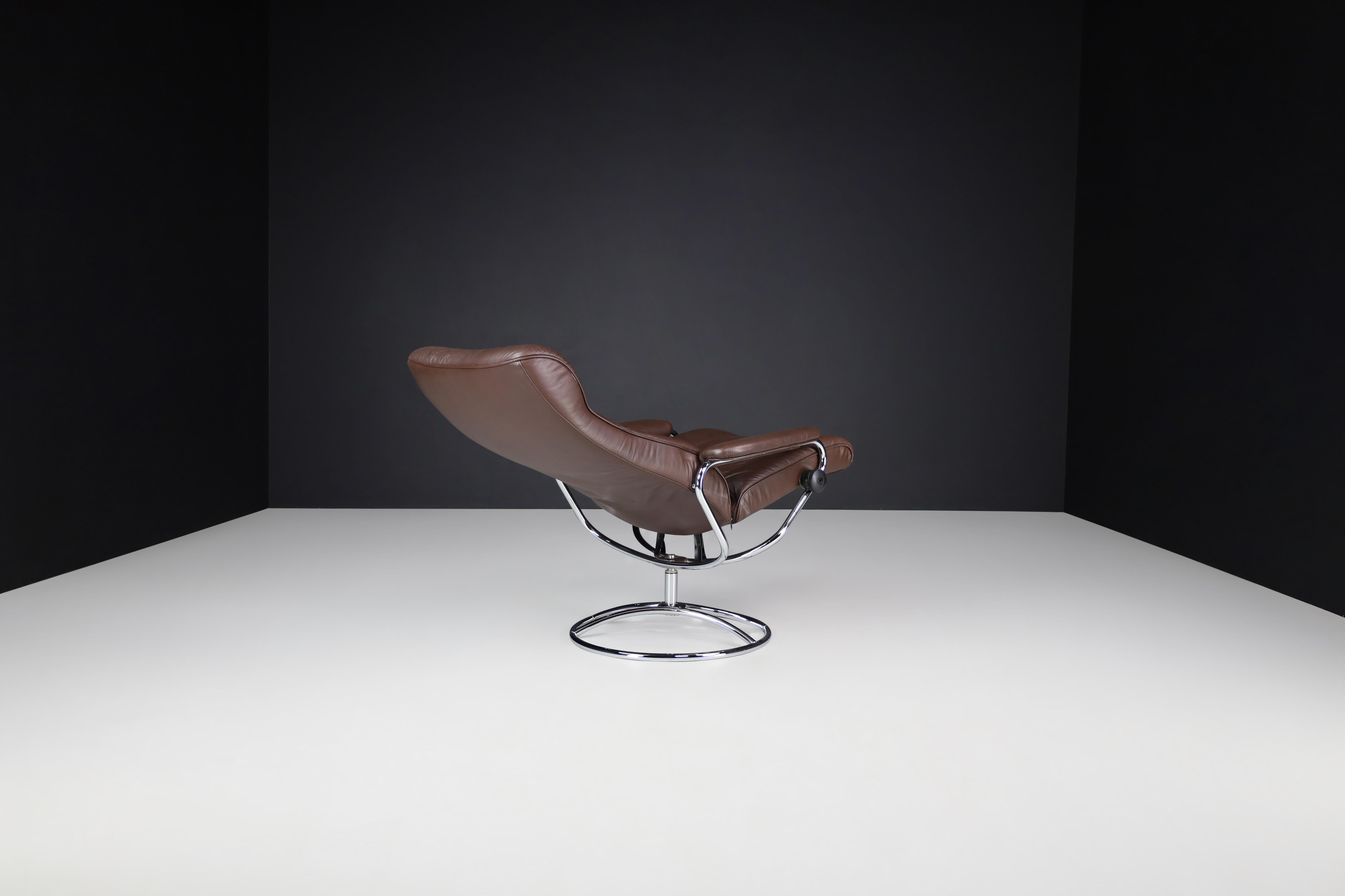 Vintage 1980 Ekornes Stressless Recliner — Scandinavian Leather Lounge Chair For Sale 3