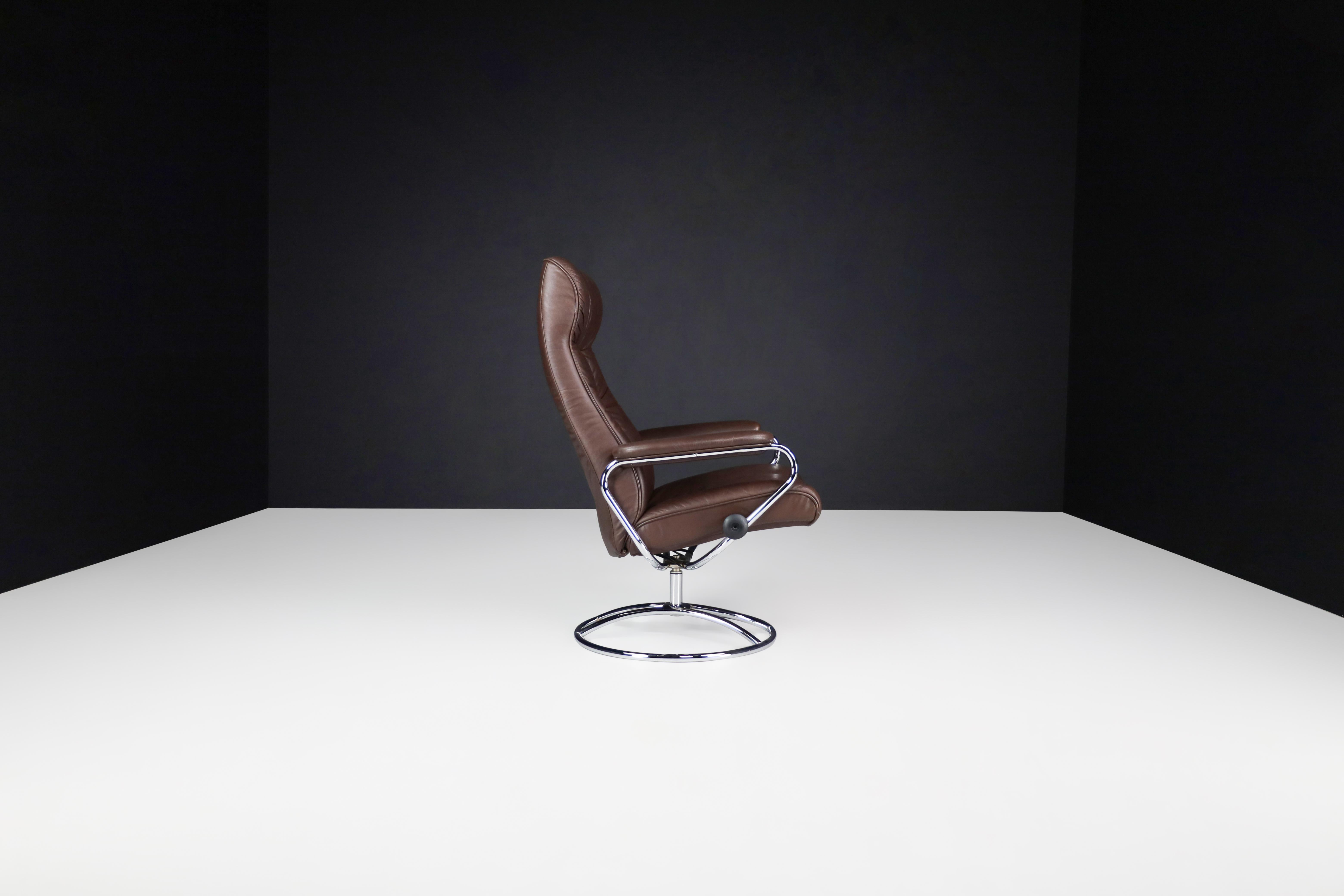Scandinavian Modern Vintage 1980 Ekornes Stressless Recliner — Scandinavian Leather Lounge Chair For Sale