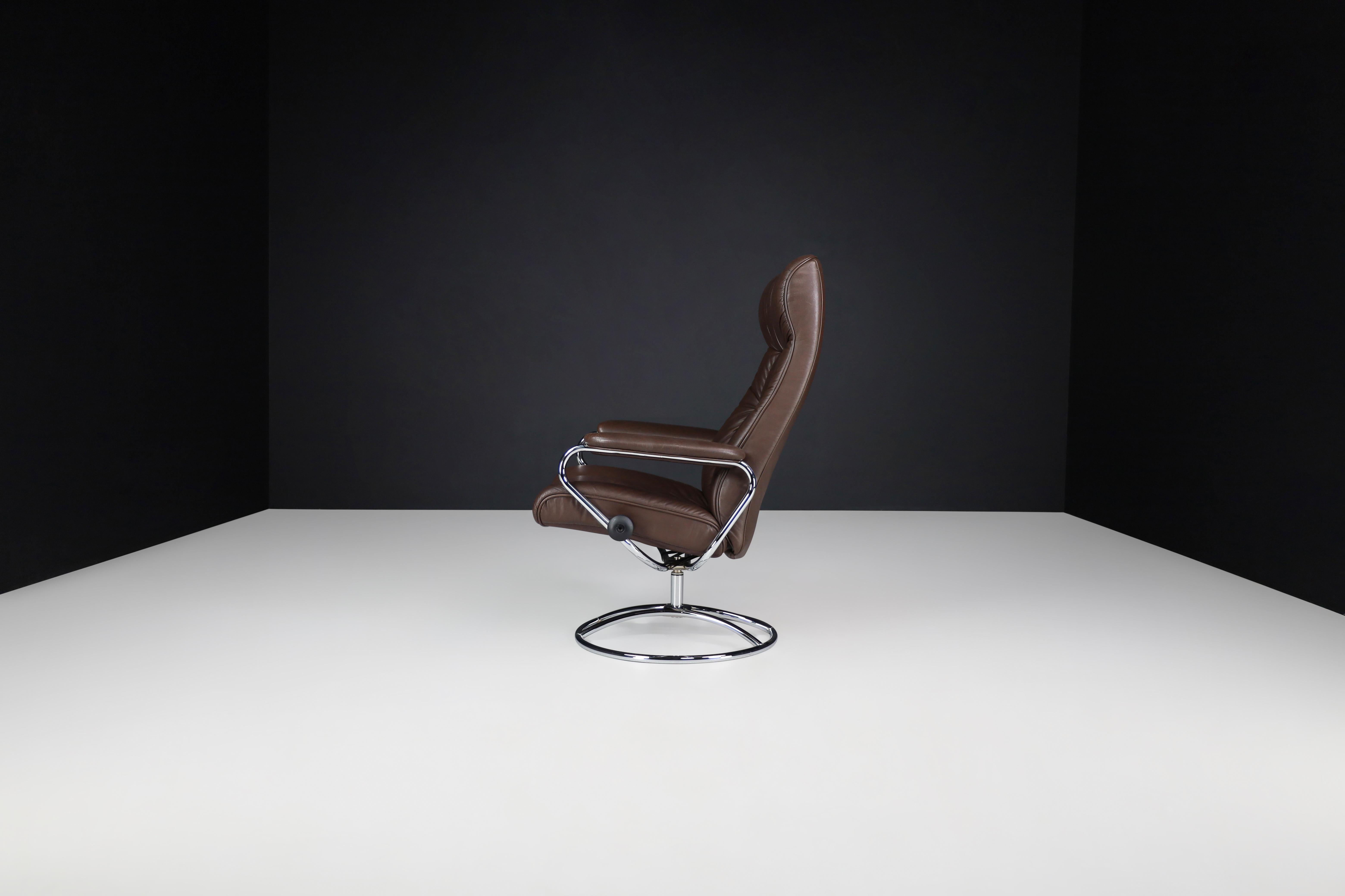 Norwegian Vintage 1980 Ekornes Stressless Recliner — Scandinavian Leather Lounge Chair For Sale