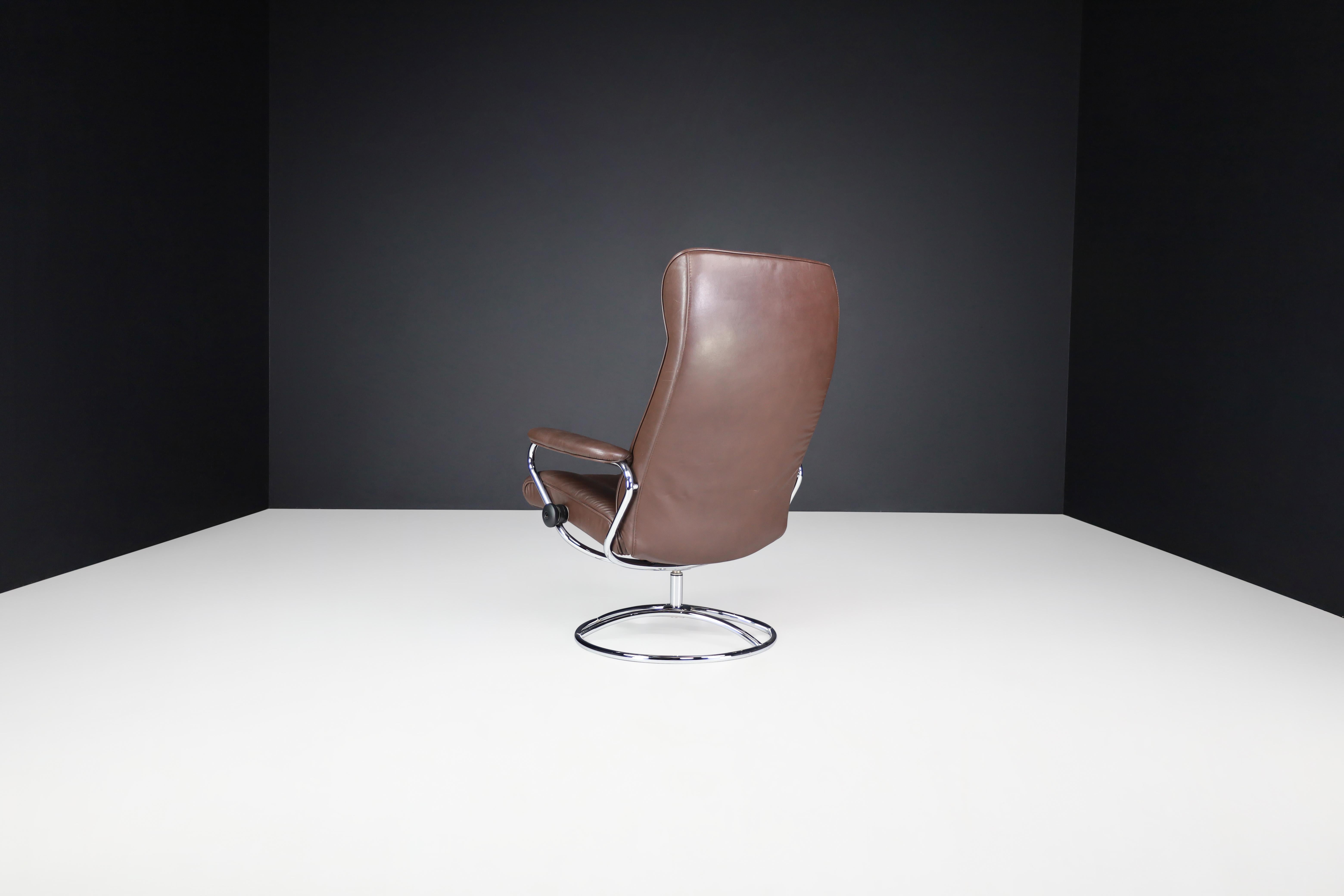 Vintage 1980 Ekornes Stressless Recliner — Scandinavian Leather Lounge Chair In Good Condition For Sale In Almelo, NL