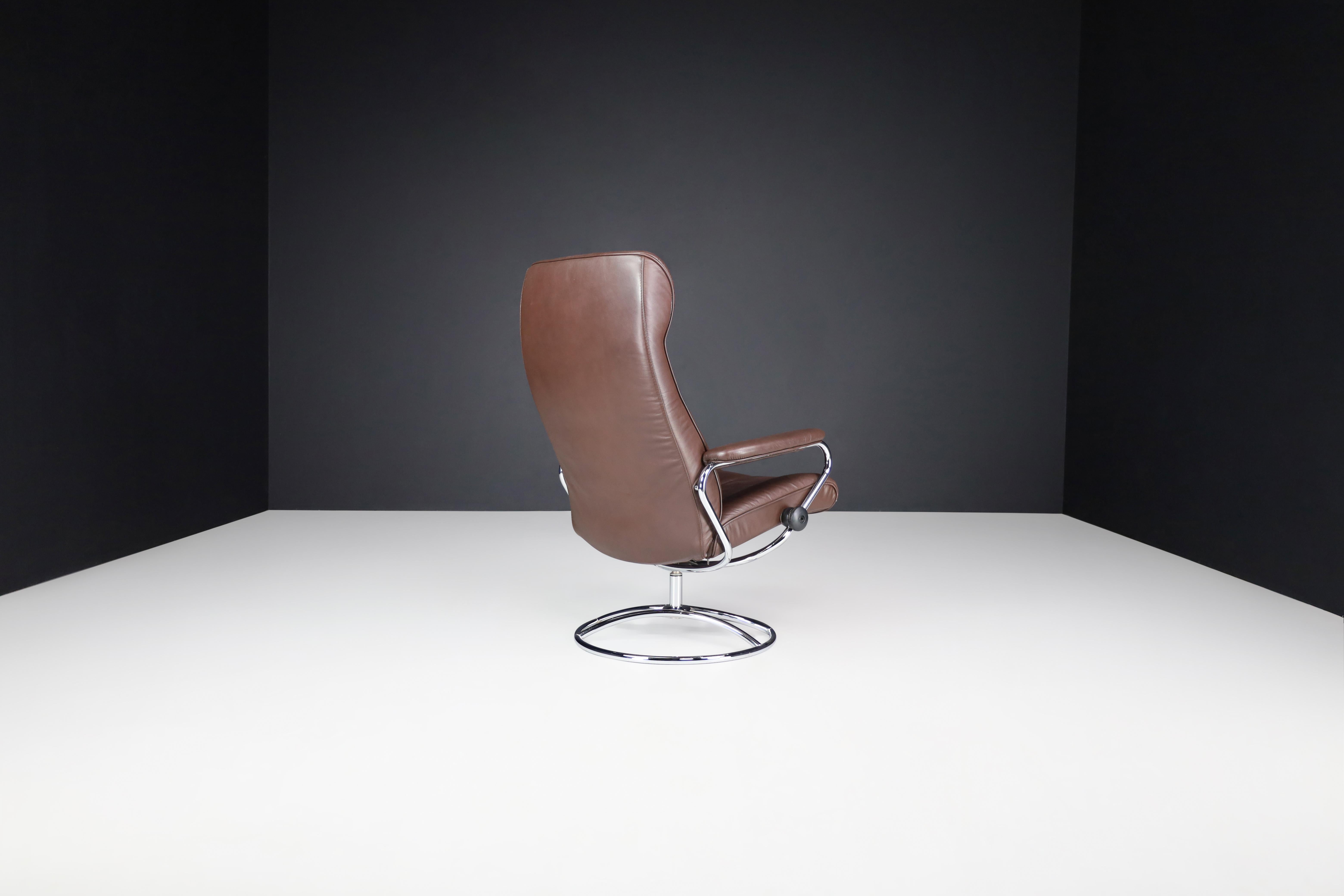 20th Century Vintage 1980 Ekornes Stressless Recliner — Scandinavian Leather Lounge Chair For Sale