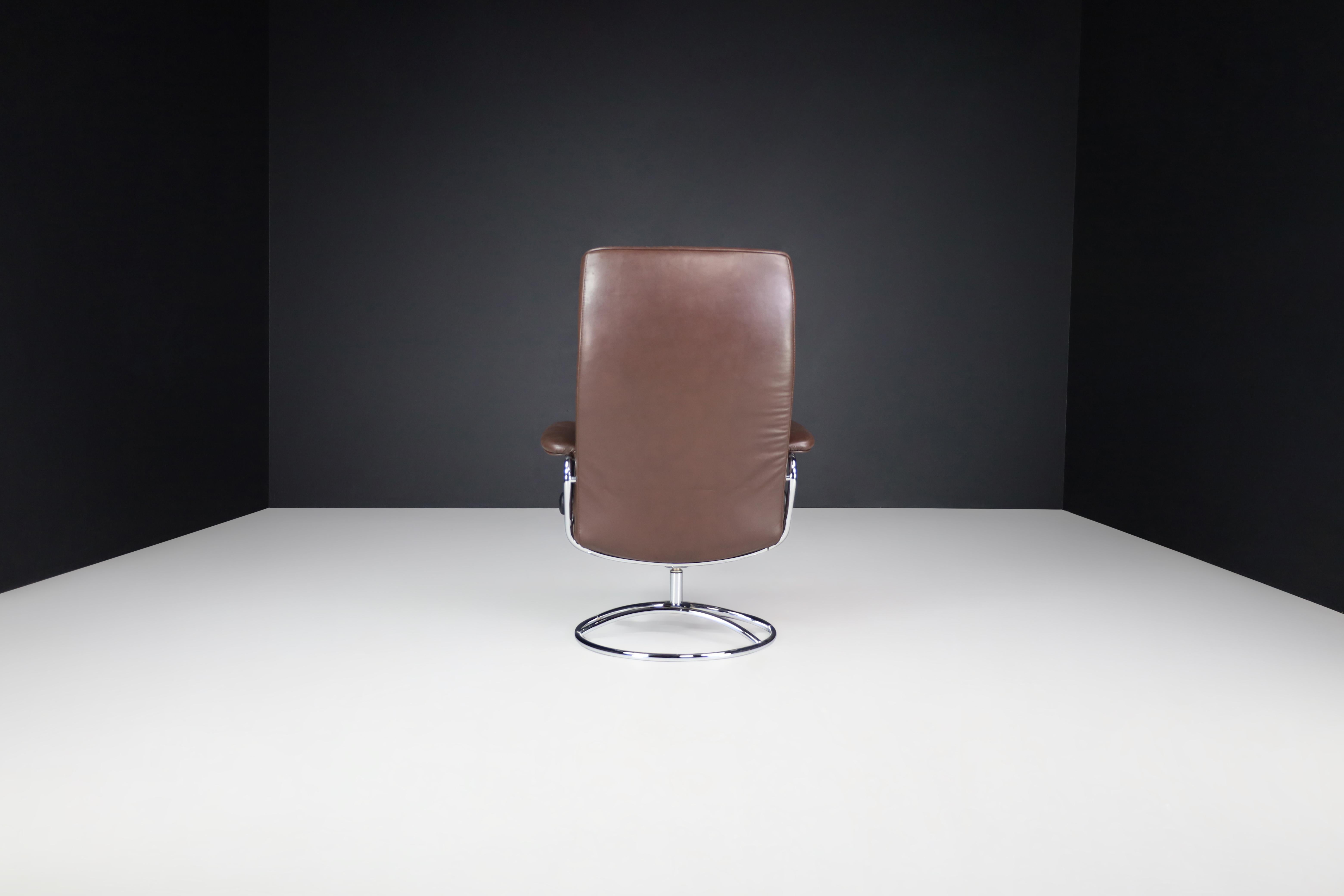Vintage 1980 Ekornes Stressless Recliner — Scandinavian Leather Lounge Chair For Sale 1