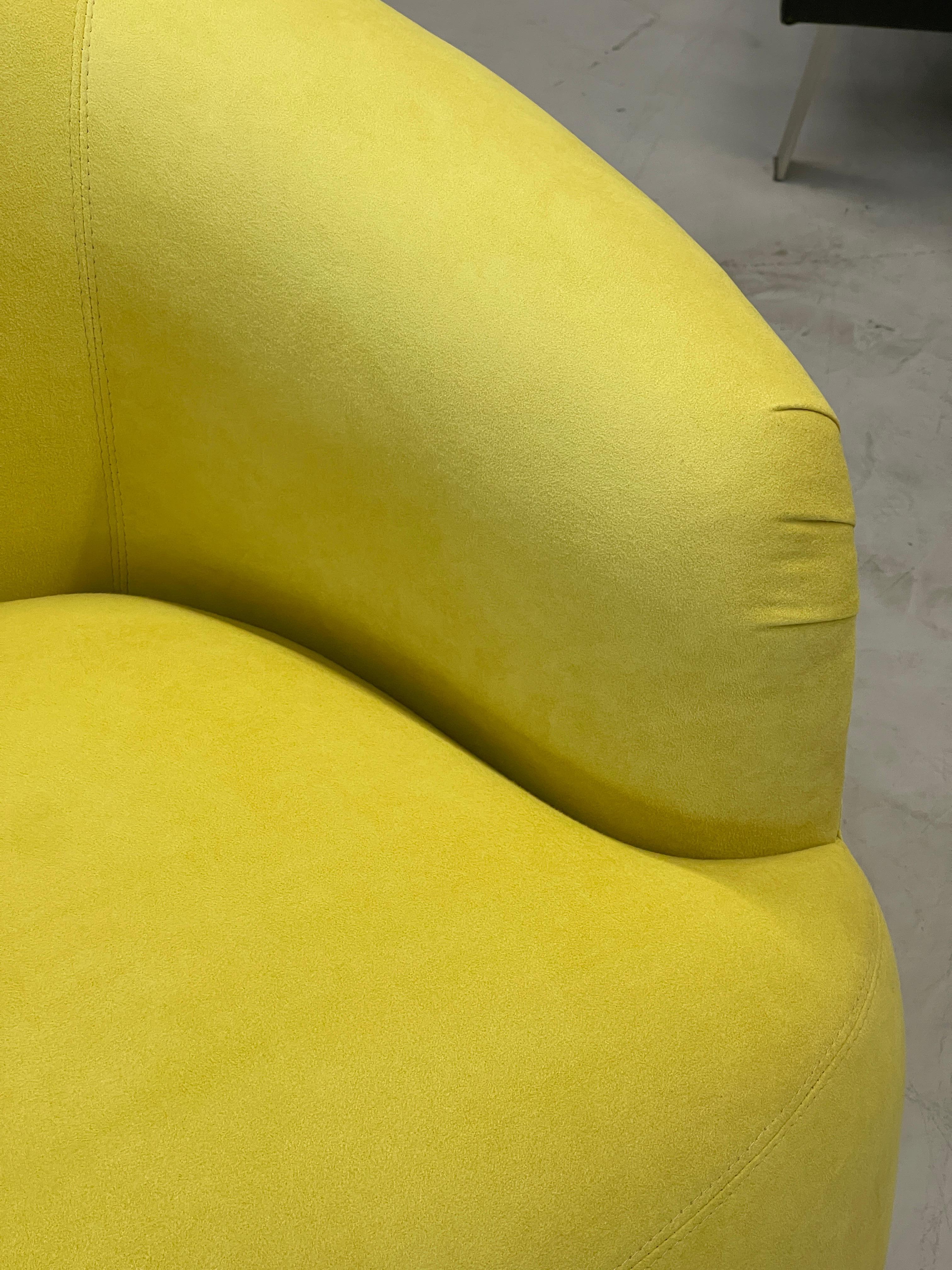 Vintage 1980’ S Swivel Chairs in Knoll Ultrasuede In Good Condition In Palm Springs, CA