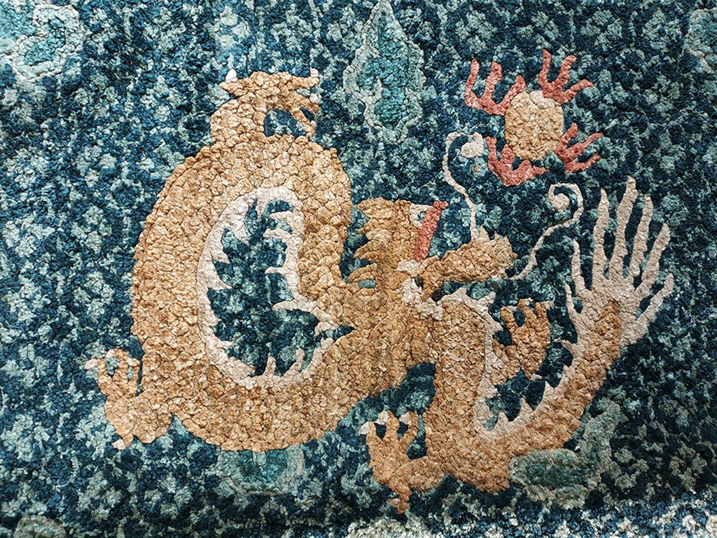 Vintage 1980 Silk Chinese Dragon Carpet ( 3' x 5' - 91 x 152 )  In Good Condition For Sale In New York, NY