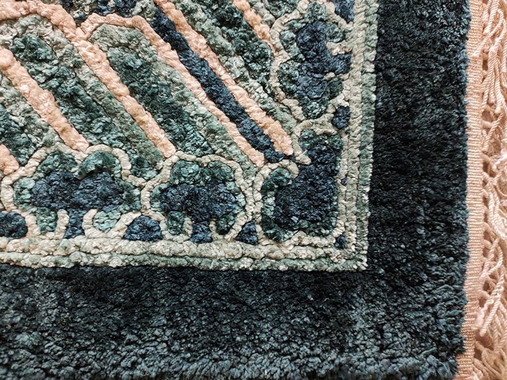 Chinesischer Drachenteppich aus Seide im Vintage-Stil von 1980 ( 3' x 5' - 91 x 152)  (Ende des 20. Jahrhunderts) im Angebot