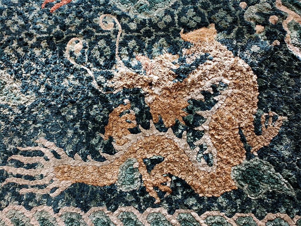 Chinesischer Drachenteppich aus Seide im Vintage-Stil von 1980 ( 3' x 5' - 91 x 152)  im Angebot 1