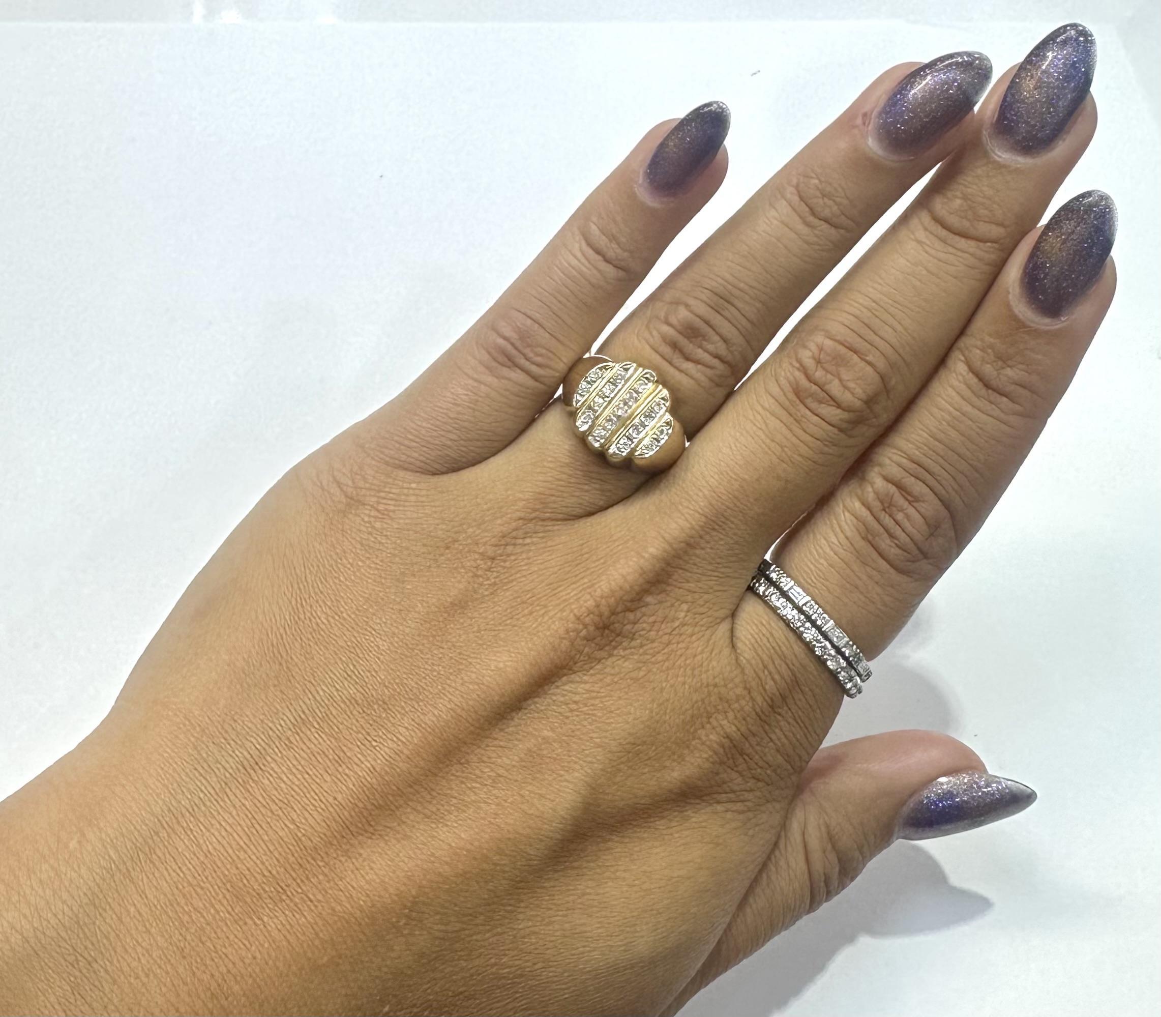 Donna Anello con diamanti taglio rotondo vintage degli anni '80 da 0,28 carati in vendita