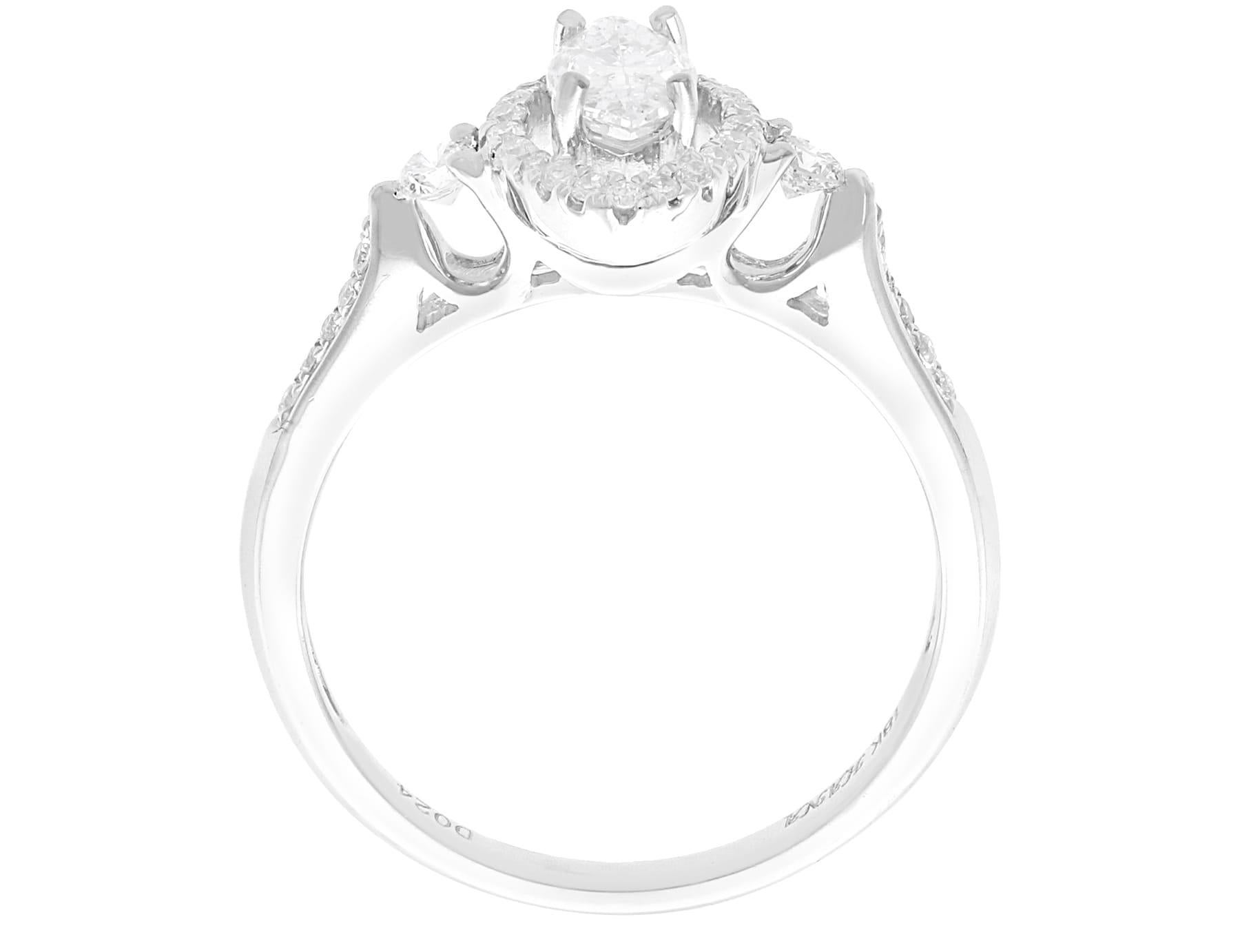 Women's or Men's 1980s 0.83 Carat Diamond and 18k White Gold Halo Ring For Sale