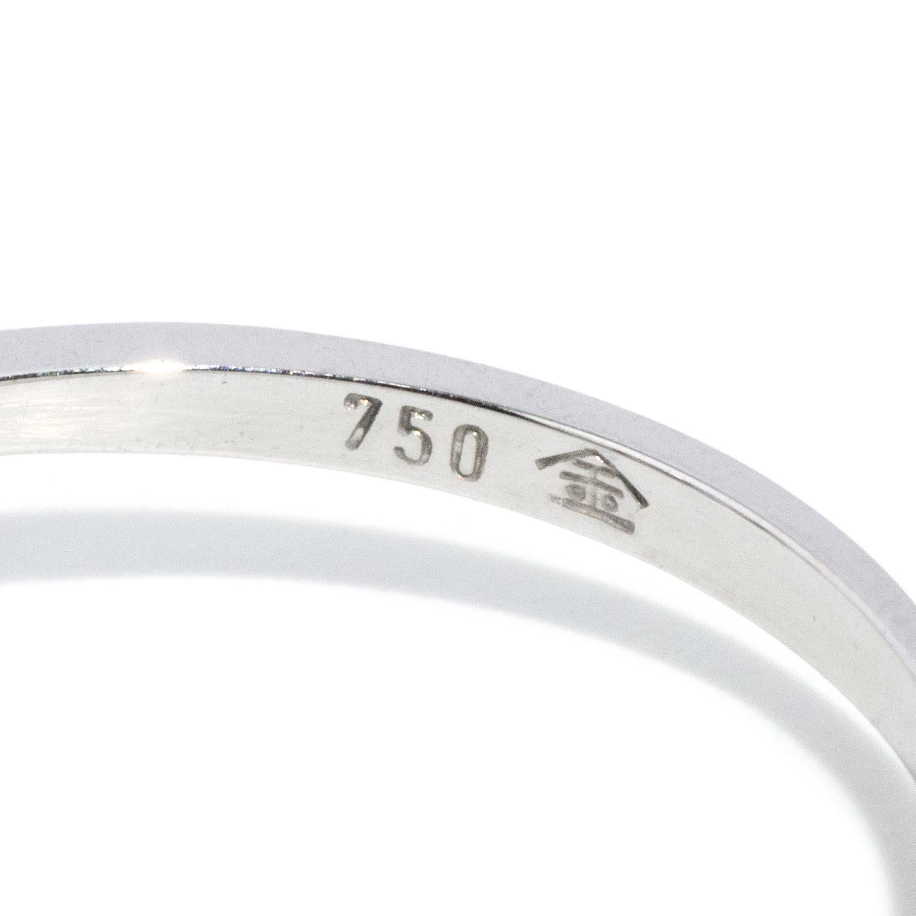 Anillo vintage de oro blanco de 18 quilates de los años 80 con zafiro y diamantes de 0,91 quilates en venta 3