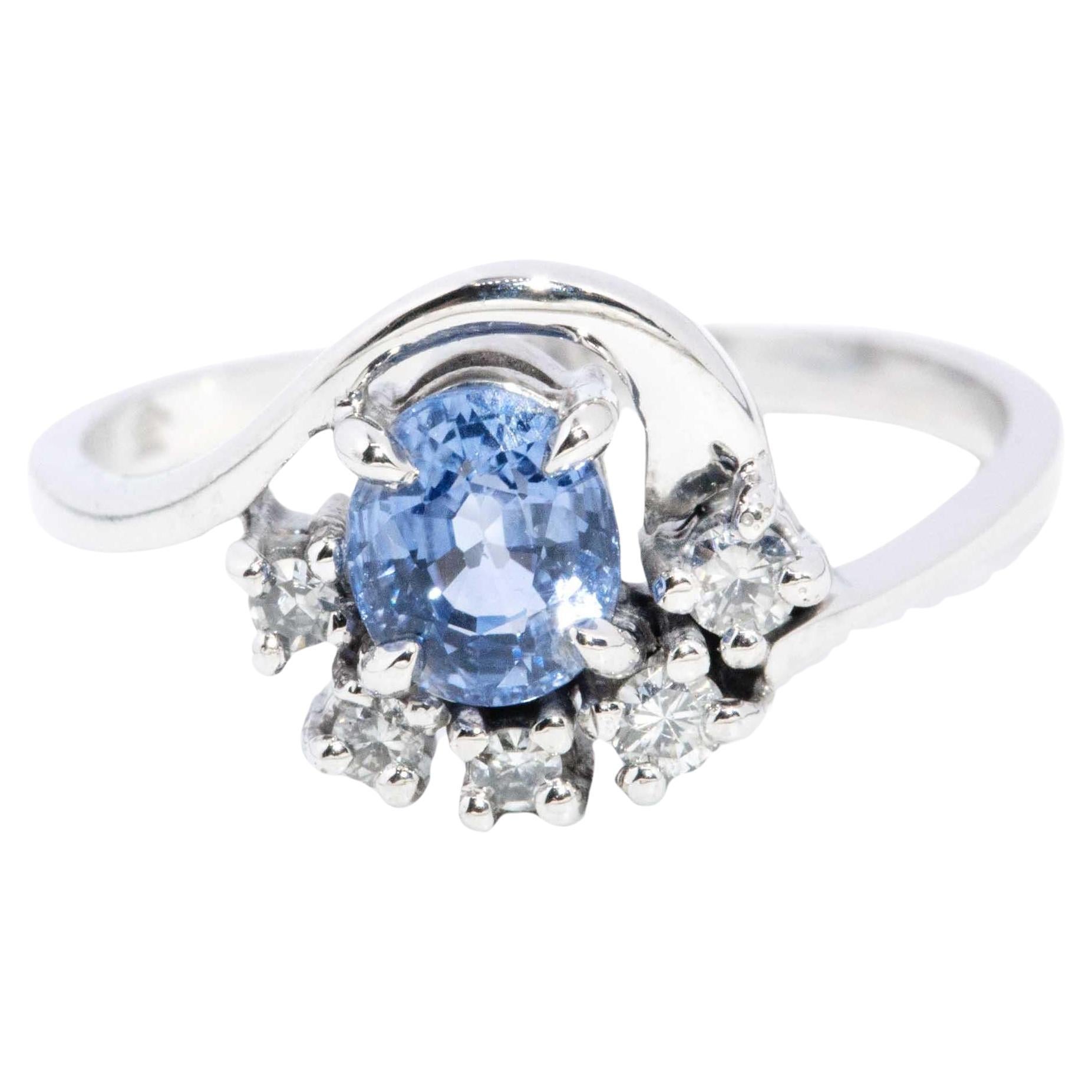 Bague vintage des années 1980 avec saphir de 0,91 carat et diamants en or blanc 18 carats
