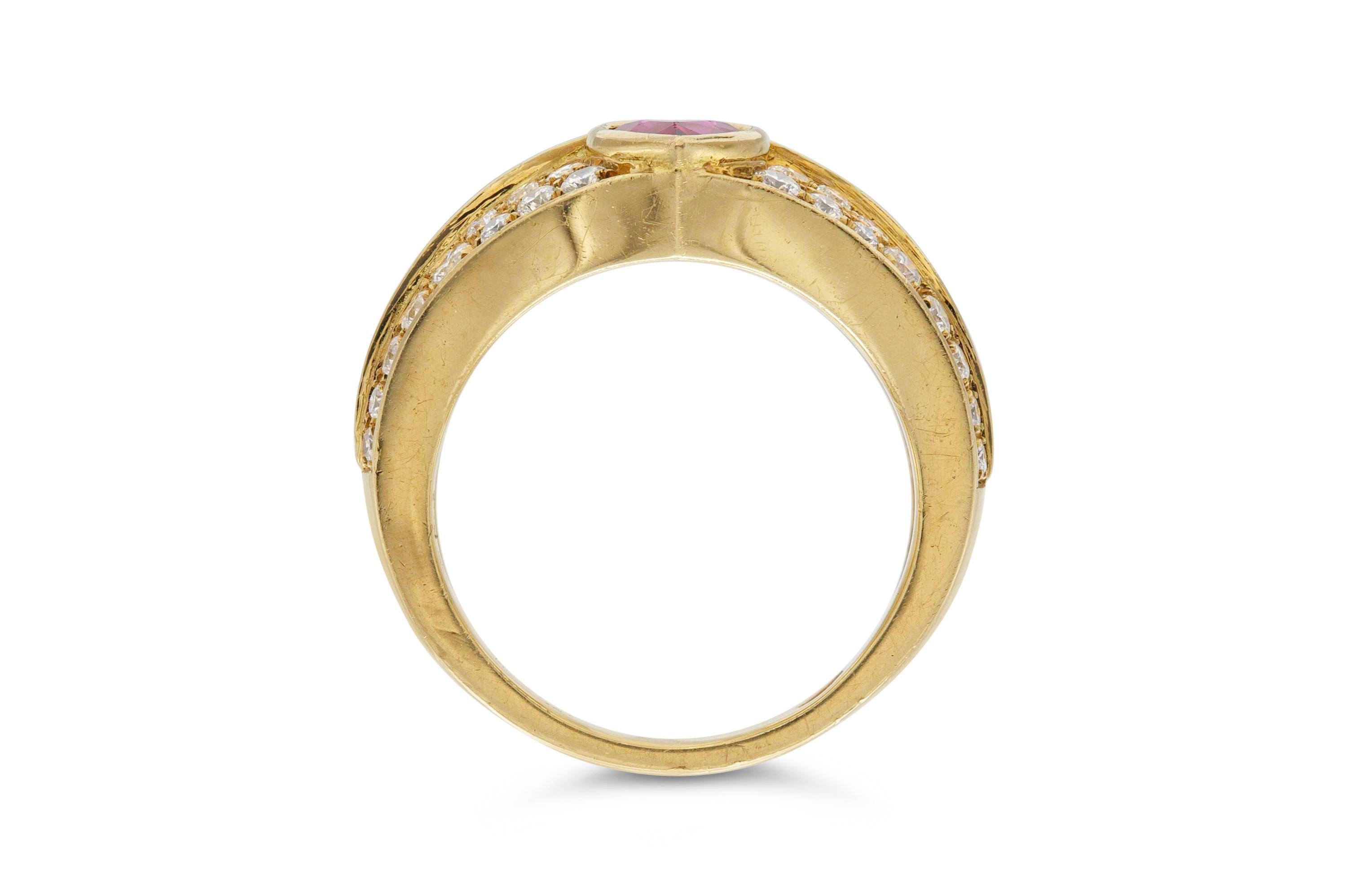 Anello vintage anni '80 con rubino da 1,00 carati e smeraldo da 0,90 carati con diamanti In condizioni buone in vendita a New York, NY