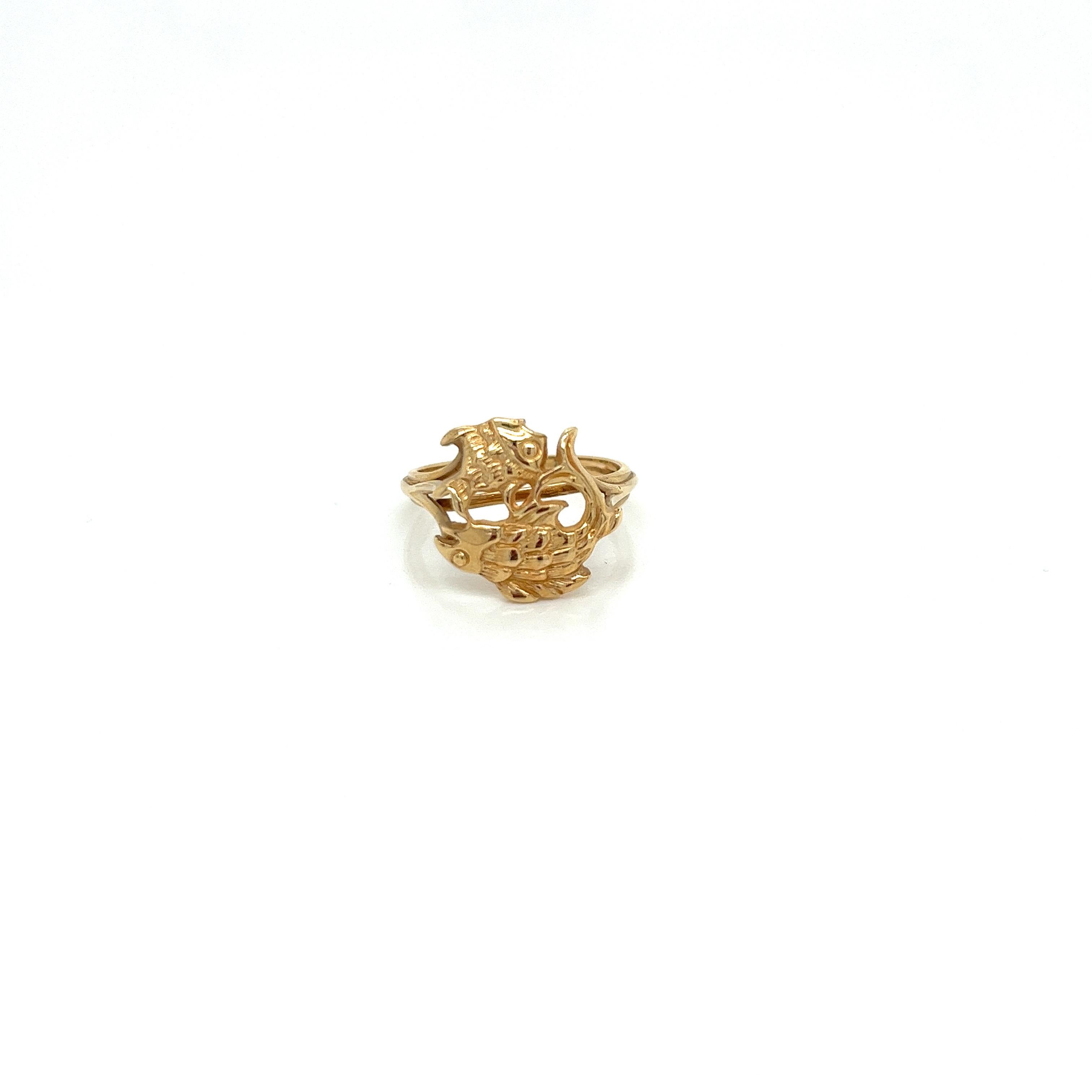 Vintage 1980's 10k Yellow Gold Fish Jumping Over Fish Statement Ring For Sale 1