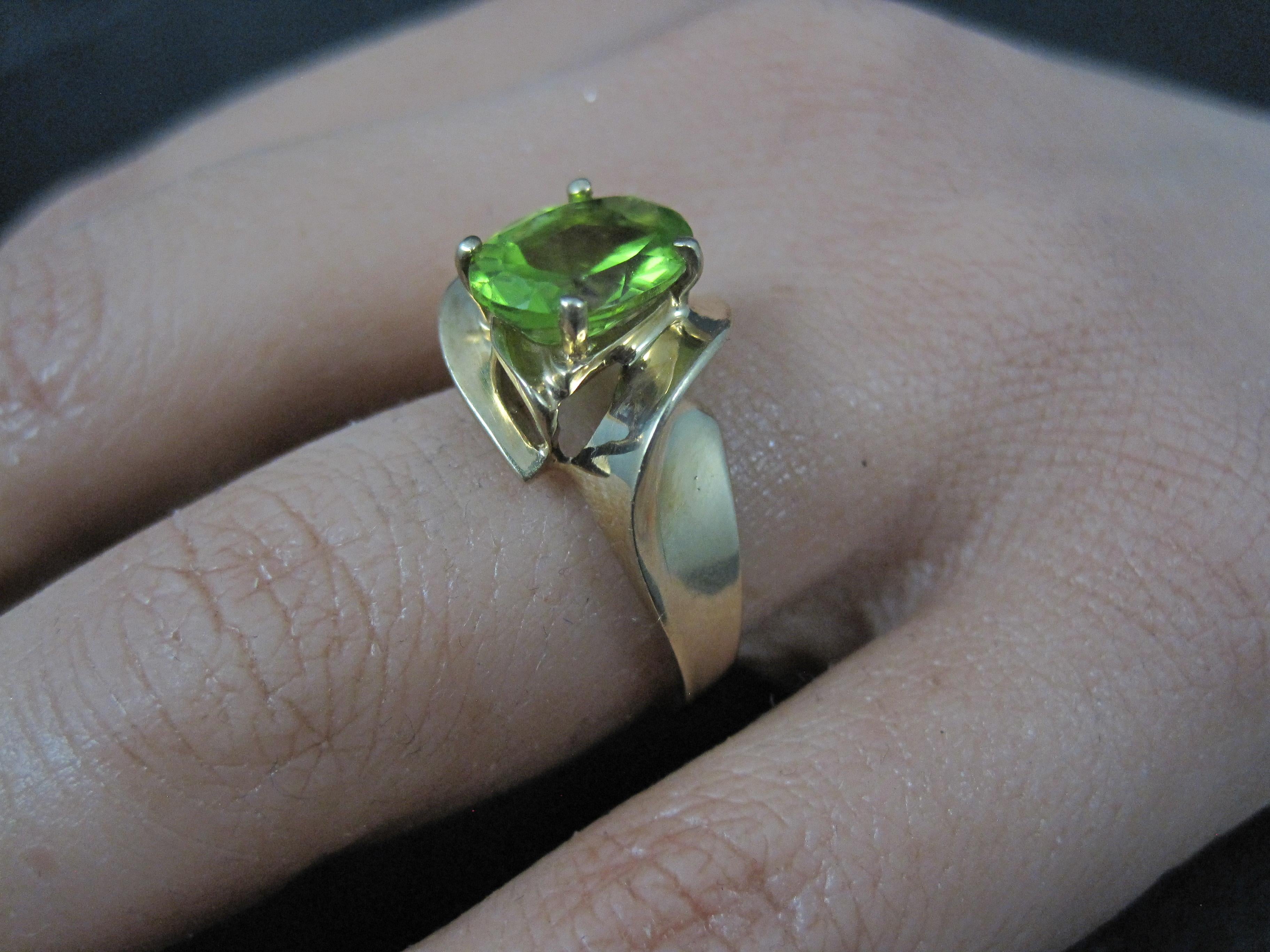 Vintage 1980er Jahre 10K Gelbgold Peridot Ring Größe 7 im Angebot 5