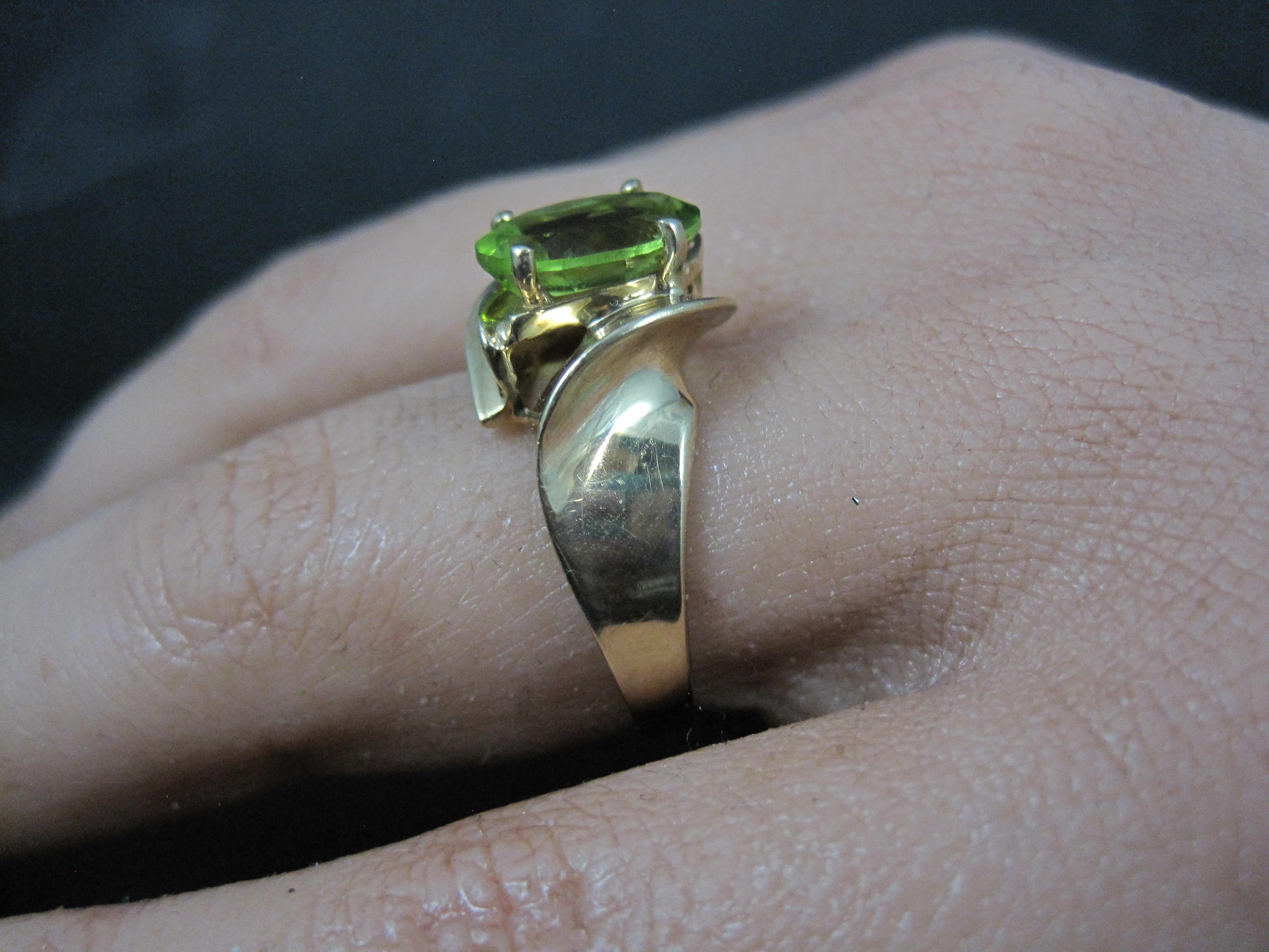Vintage 1980er Jahre 10K Gelbgold Peridot Ring Größe 7 im Angebot 6