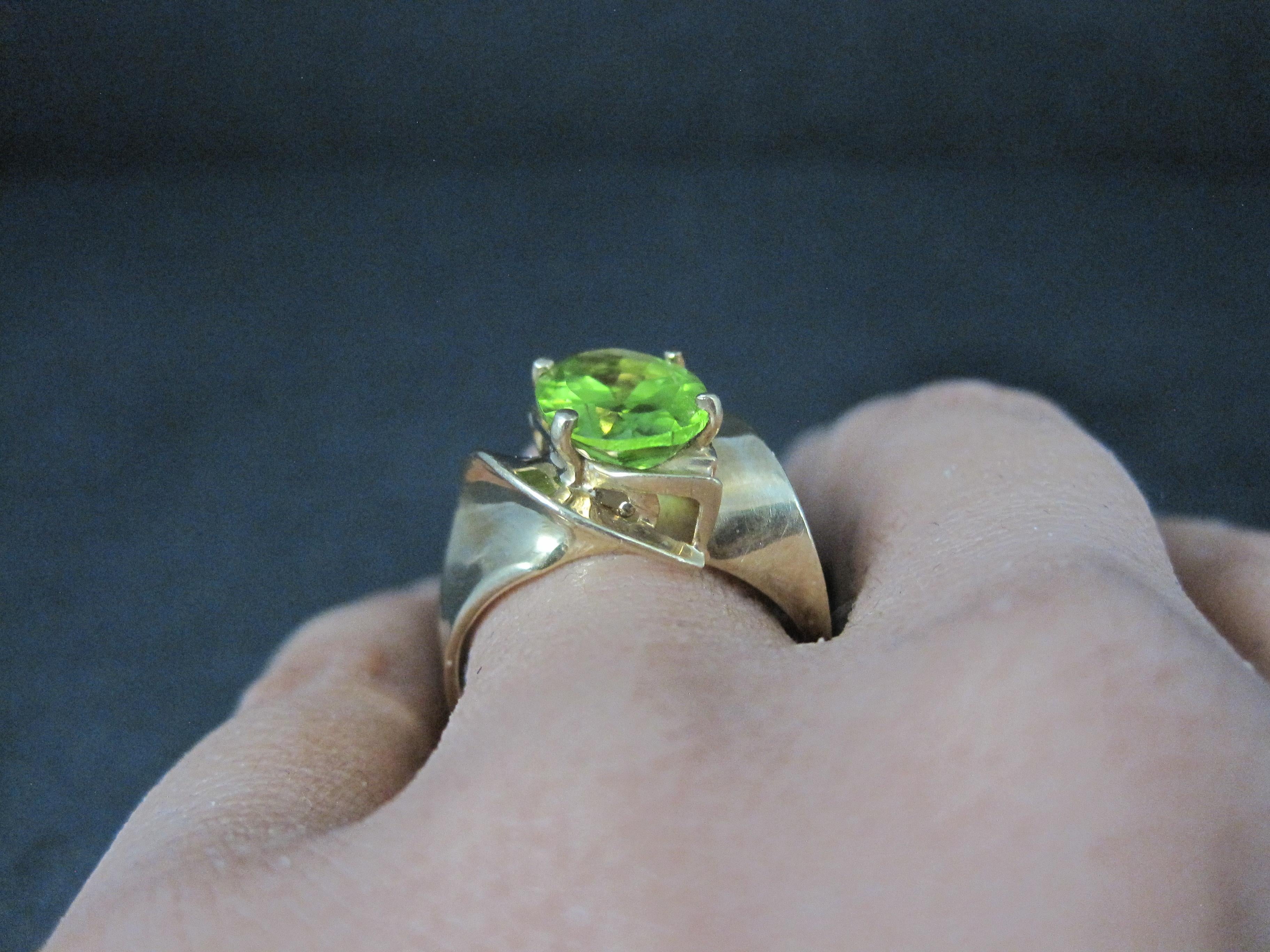 Vintage 1980er Jahre 10K Gelbgold Peridot Ring Größe 7 im Angebot 7