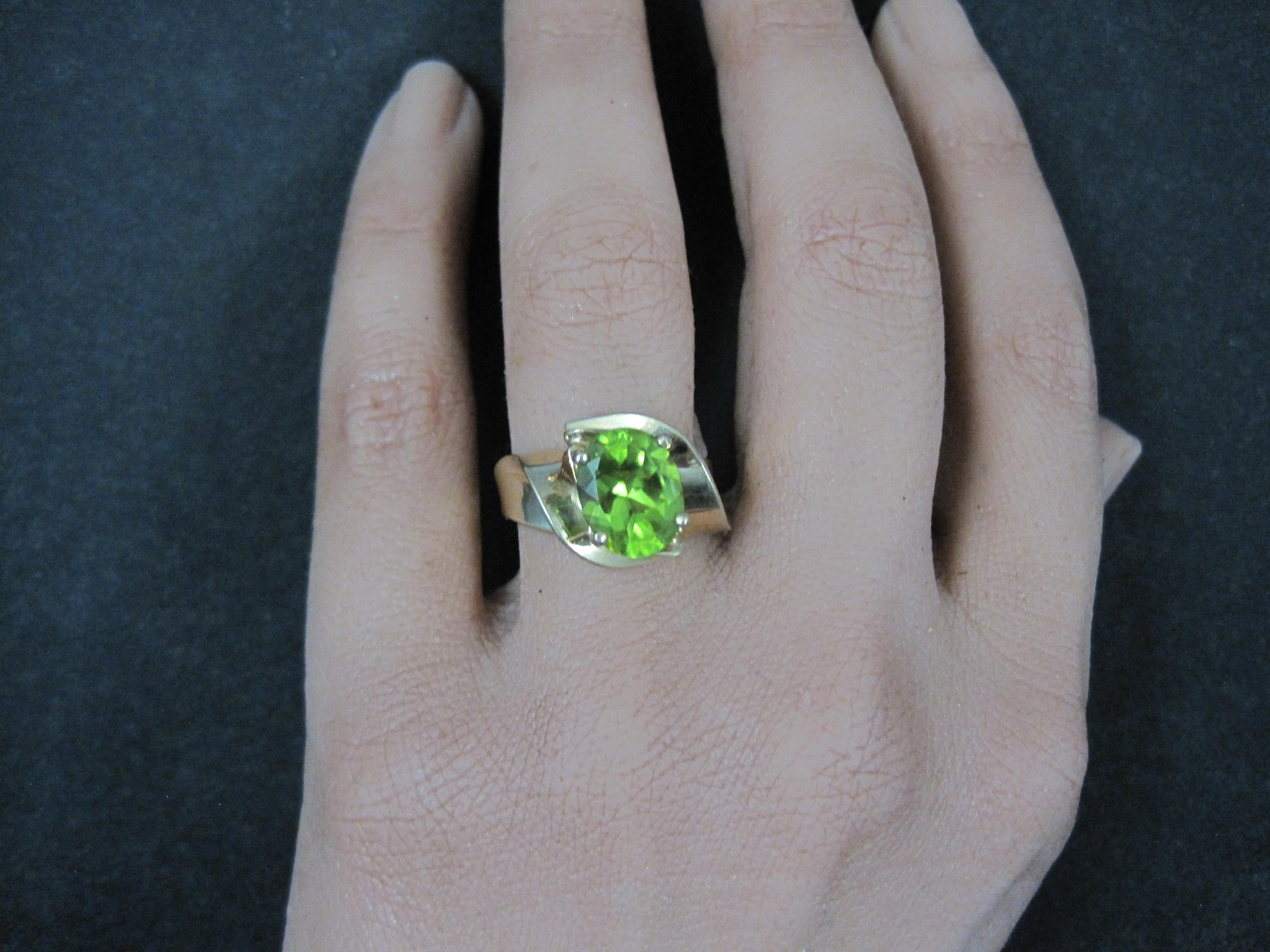 Vintage 1980er Jahre 10K Gelbgold Peridot Ring Größe 7 im Angebot 8